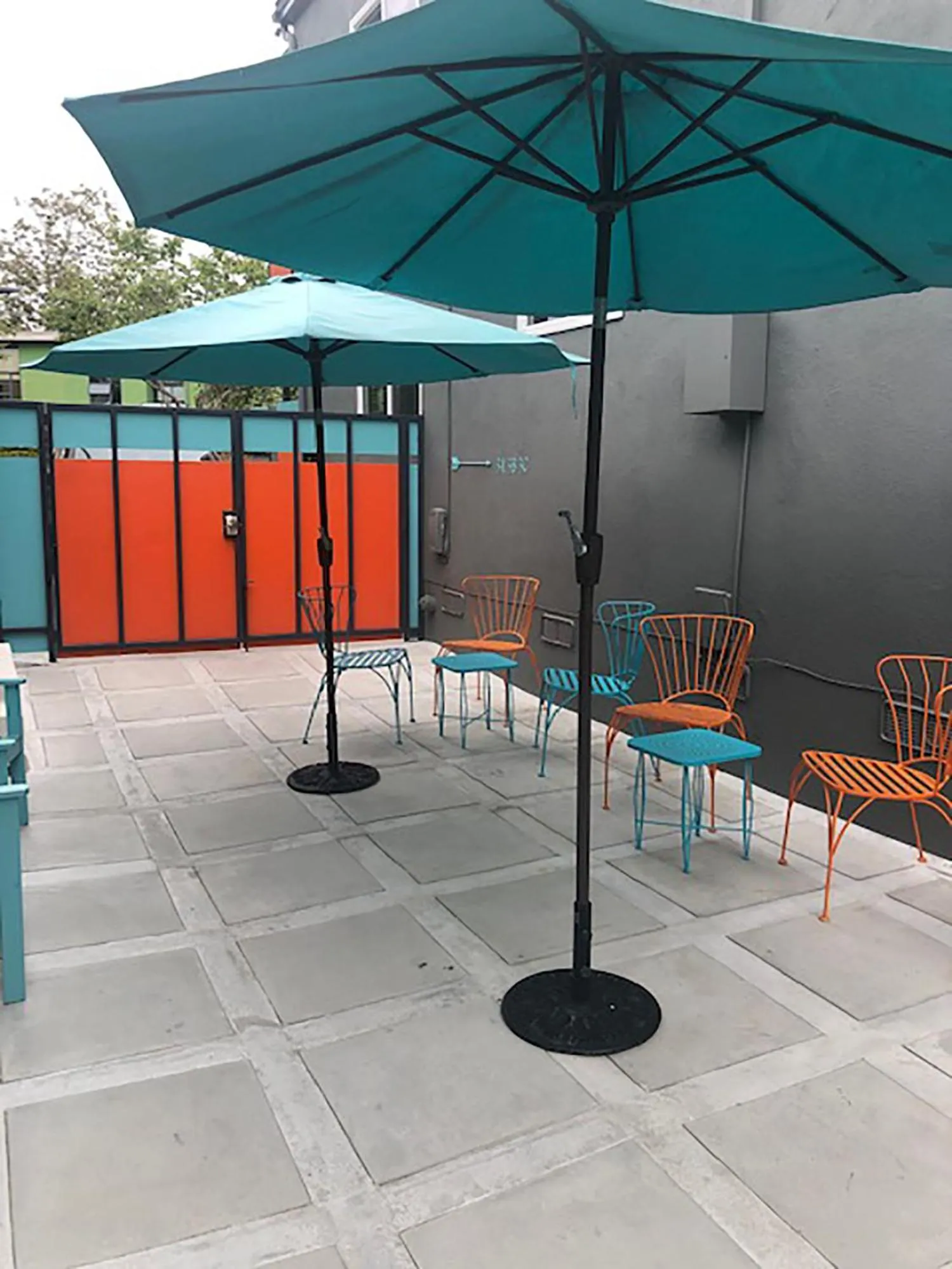 Inner courtyard view in Venice Beach Apartments Monthly rents