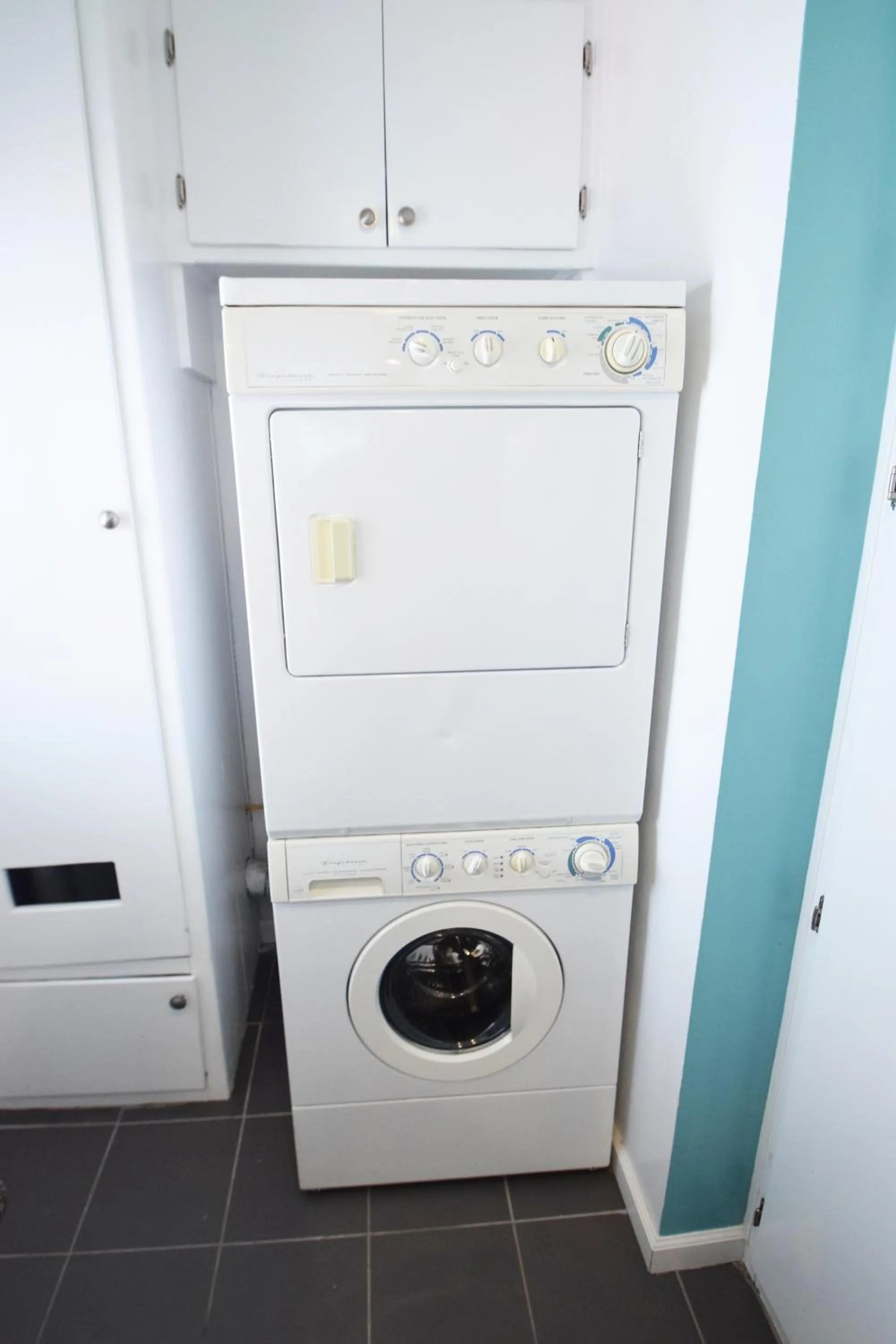 Kitchen or kitchenette in Venice Beach Apartments Monthly rents