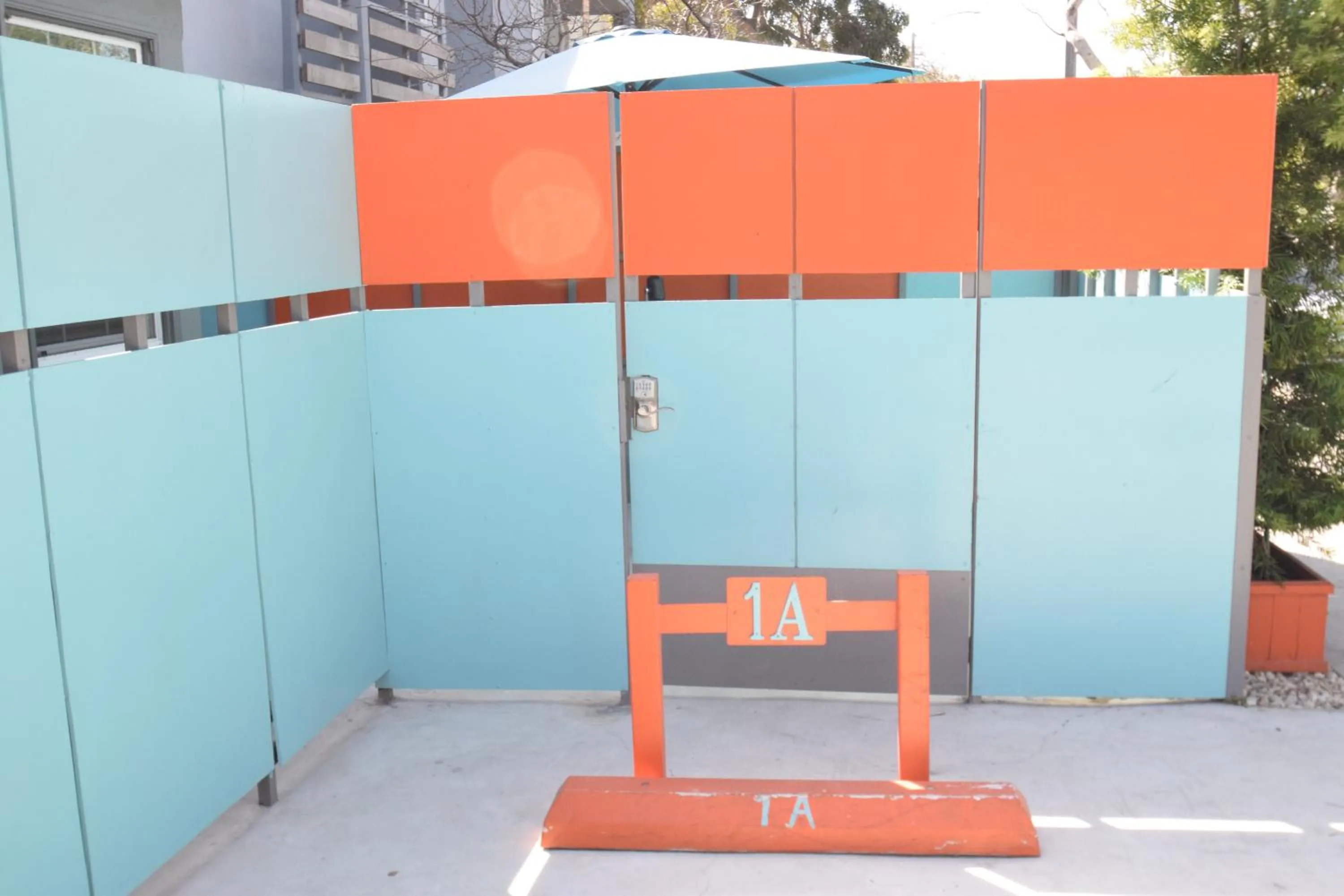 Property building in Venice Beach Apartments Monthly rents