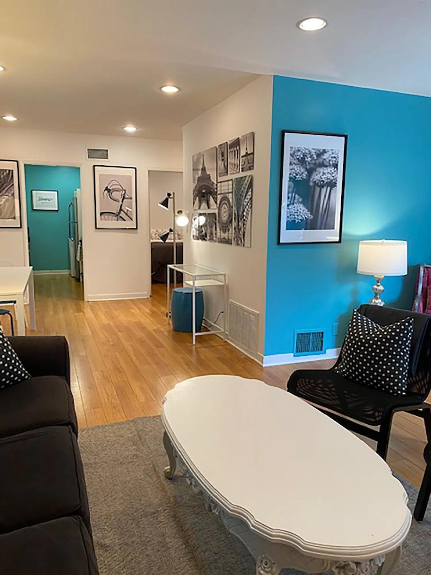 Living room in Venice Beach Apartments Monthly rents