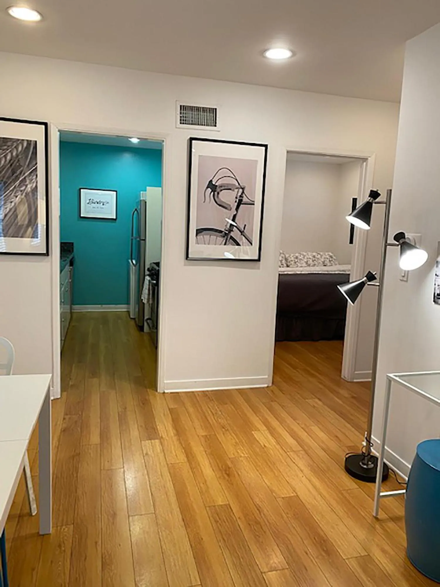 Kitchen or kitchenette in Venice Beach Apartments Monthly rents