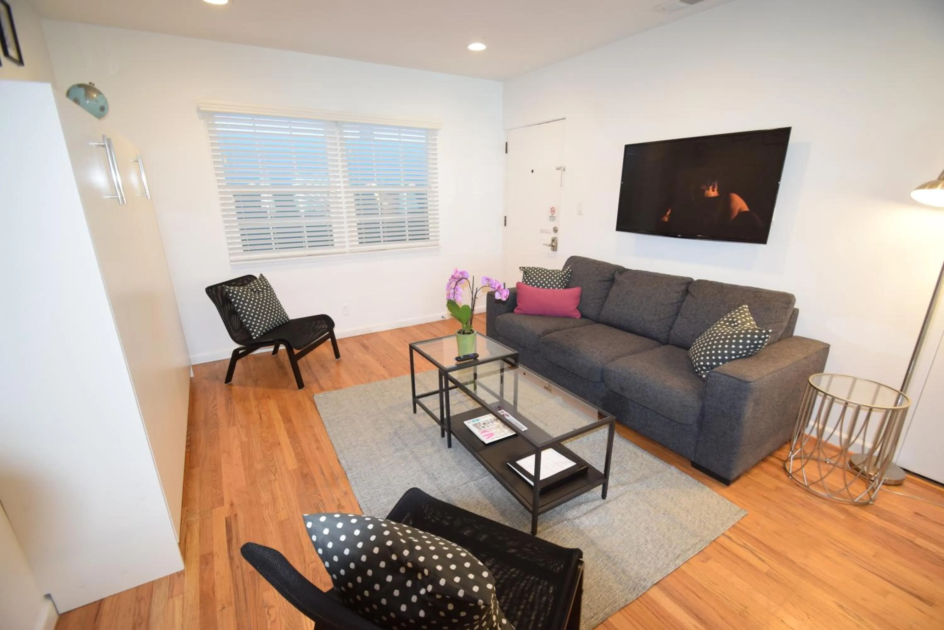 Living room in Venice Beach Apartments Monthly rents