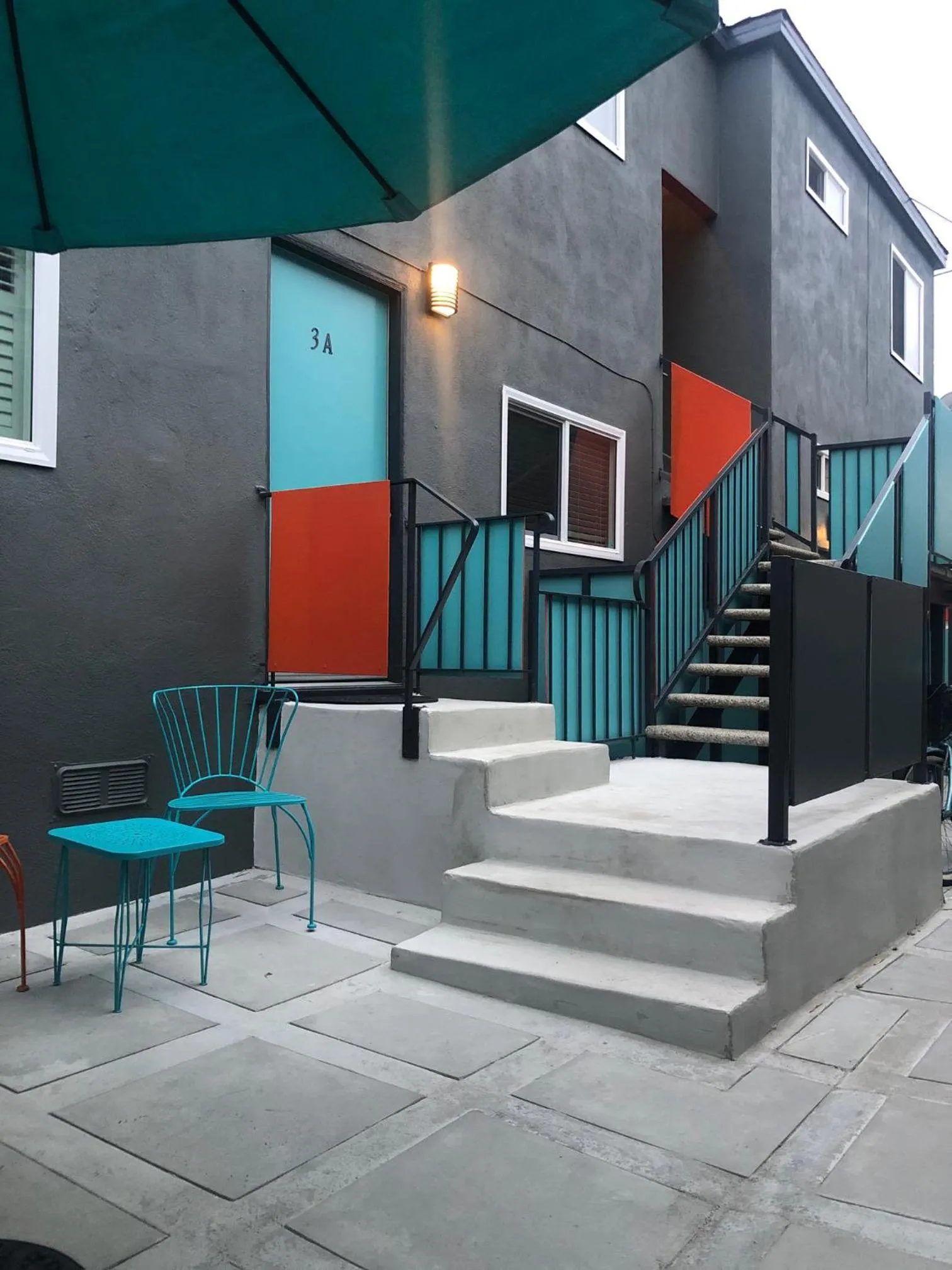 Property building in Venice Beach Apartments Monthly rents