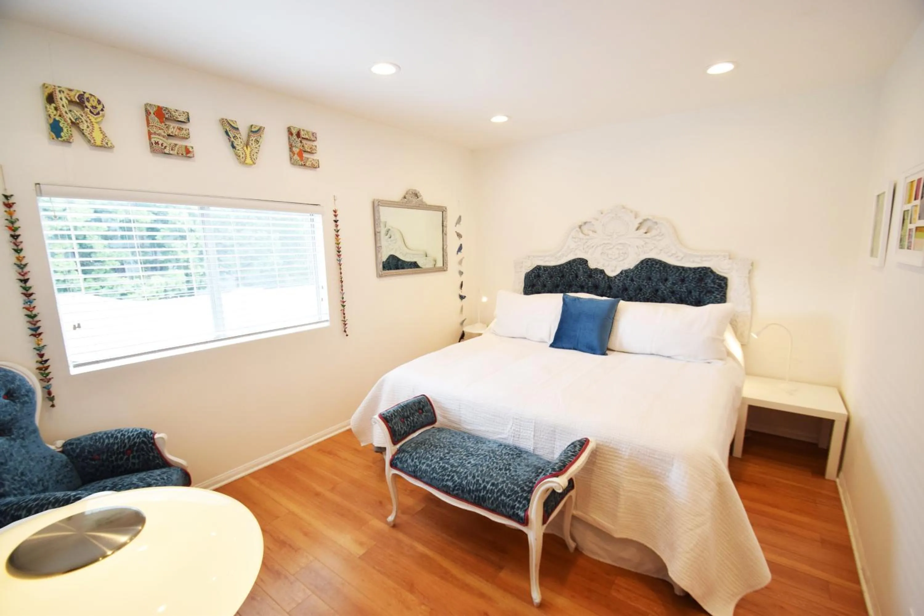 Bedroom, Bed in Venice Beach Apartments Monthly rents