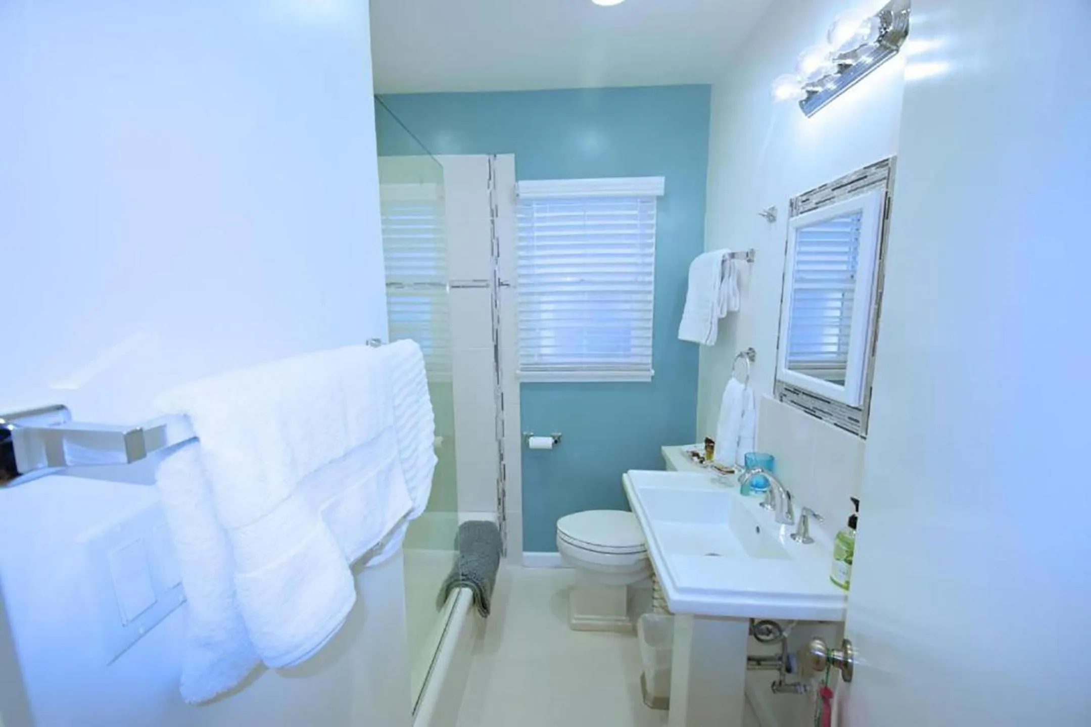 Bathroom in Venice Beach Apartments Monthly rents