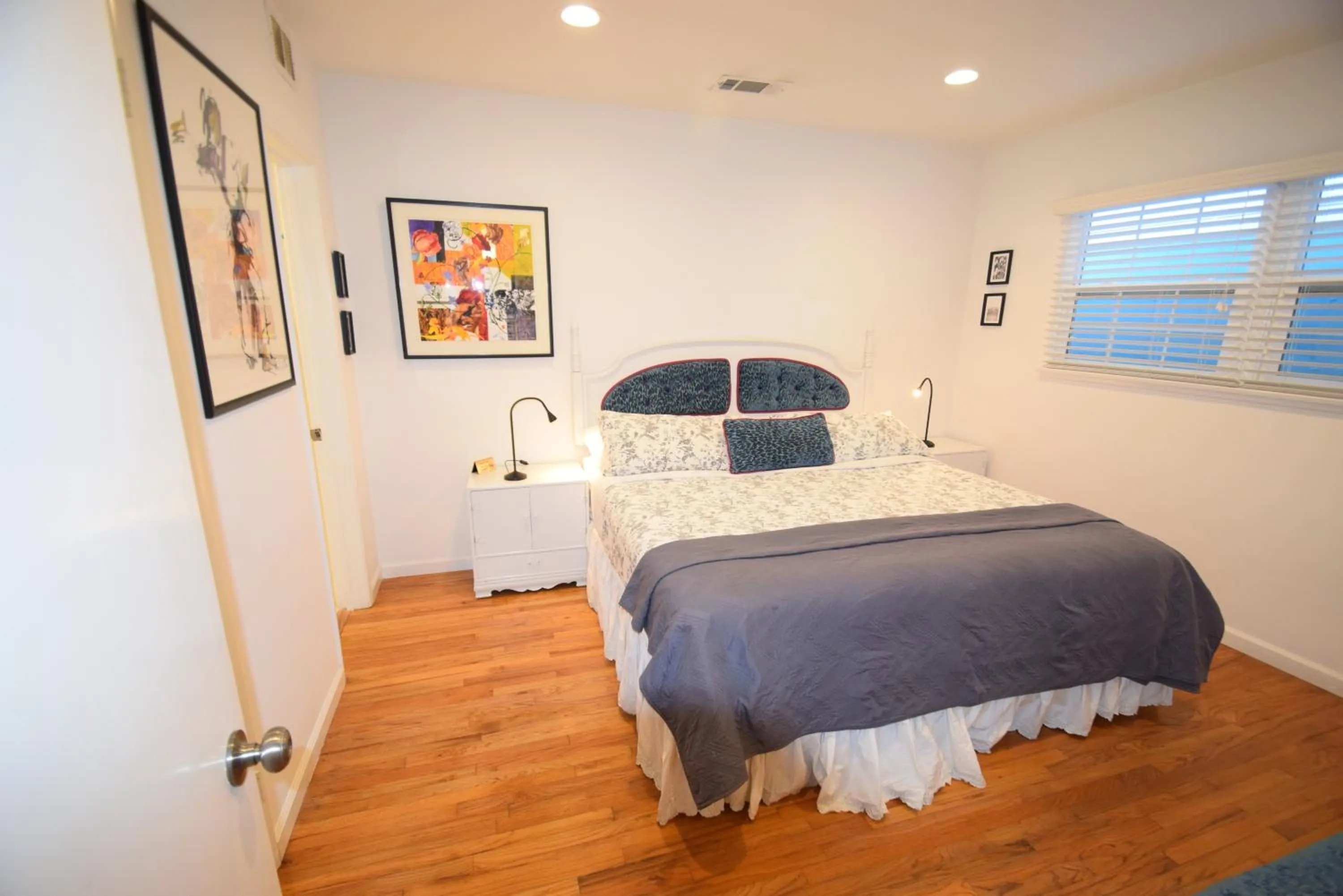 Bed in Venice Beach Apartments Monthly rents