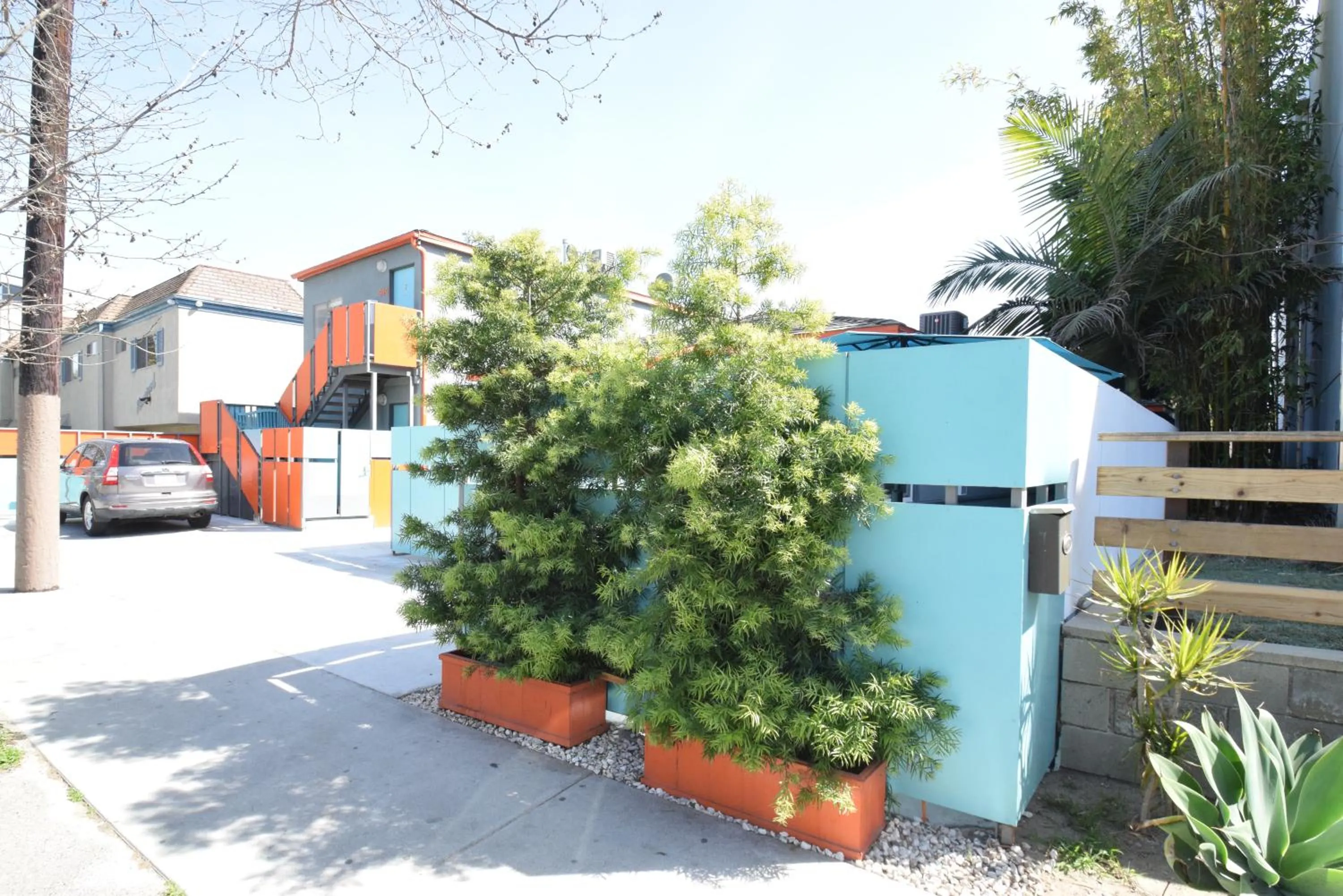 Property building in Venice Beach Apartments Monthly rents