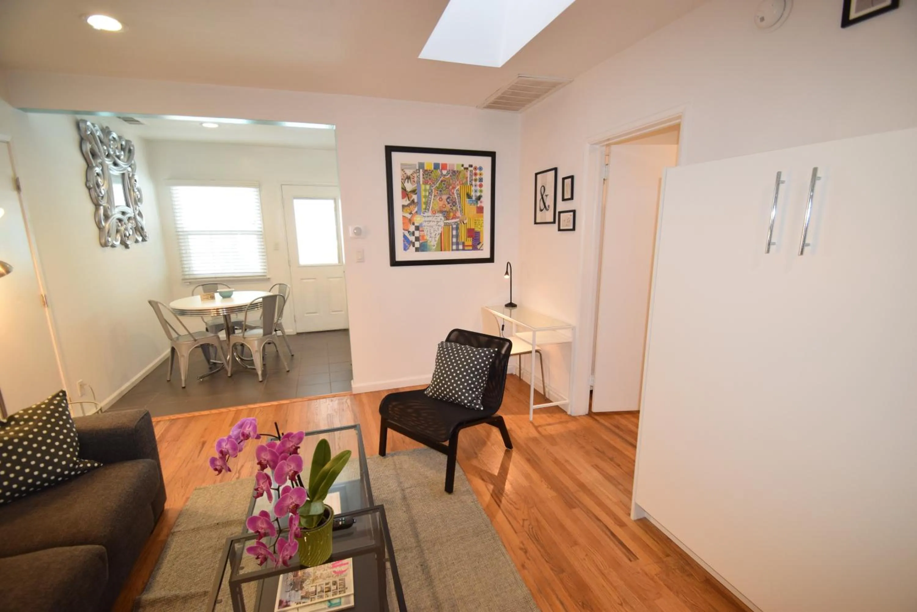 Living room in Venice Beach Apartments Monthly rents