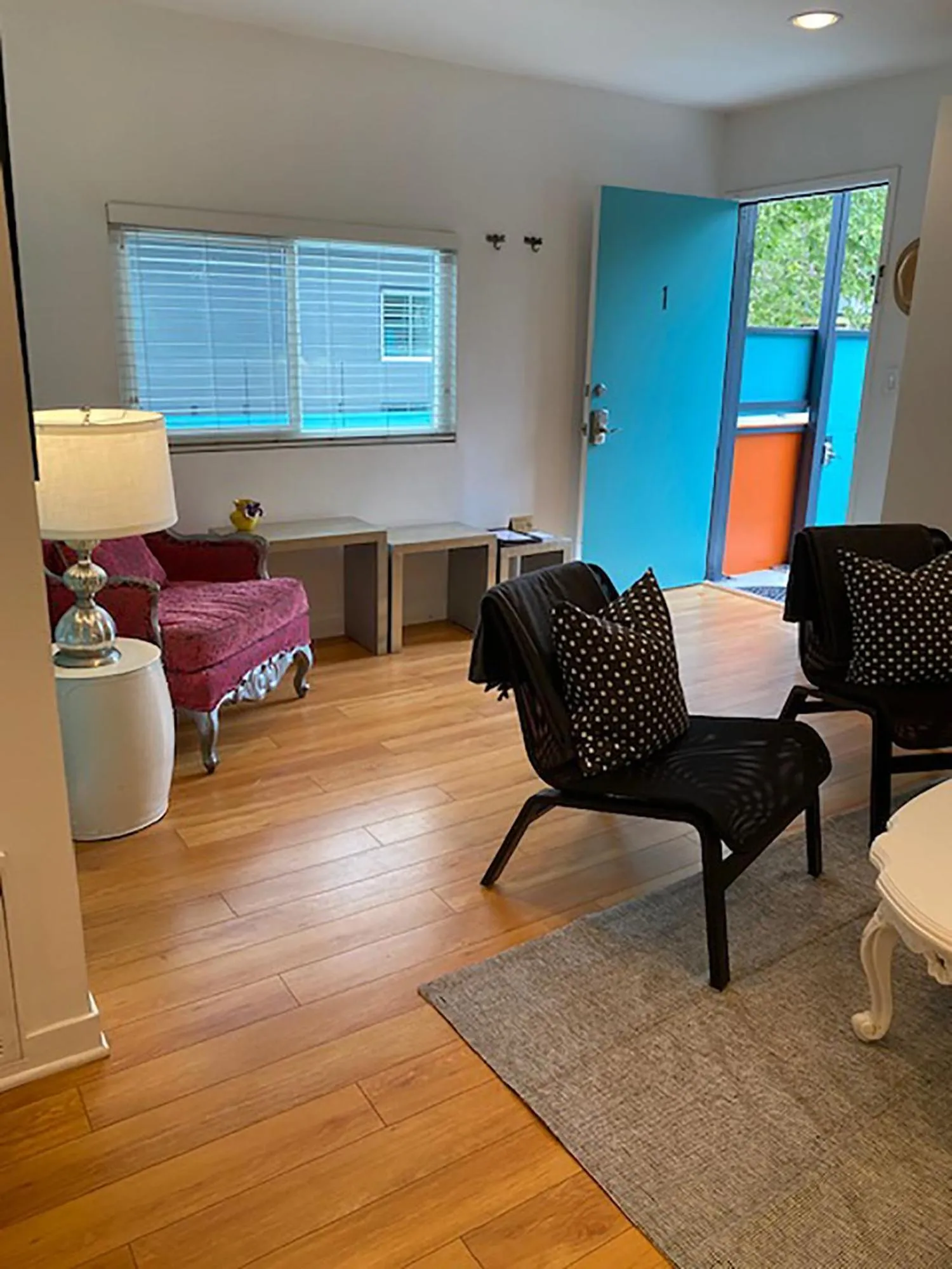 Living room, Bed in Venice Beach Apartments Monthly rents