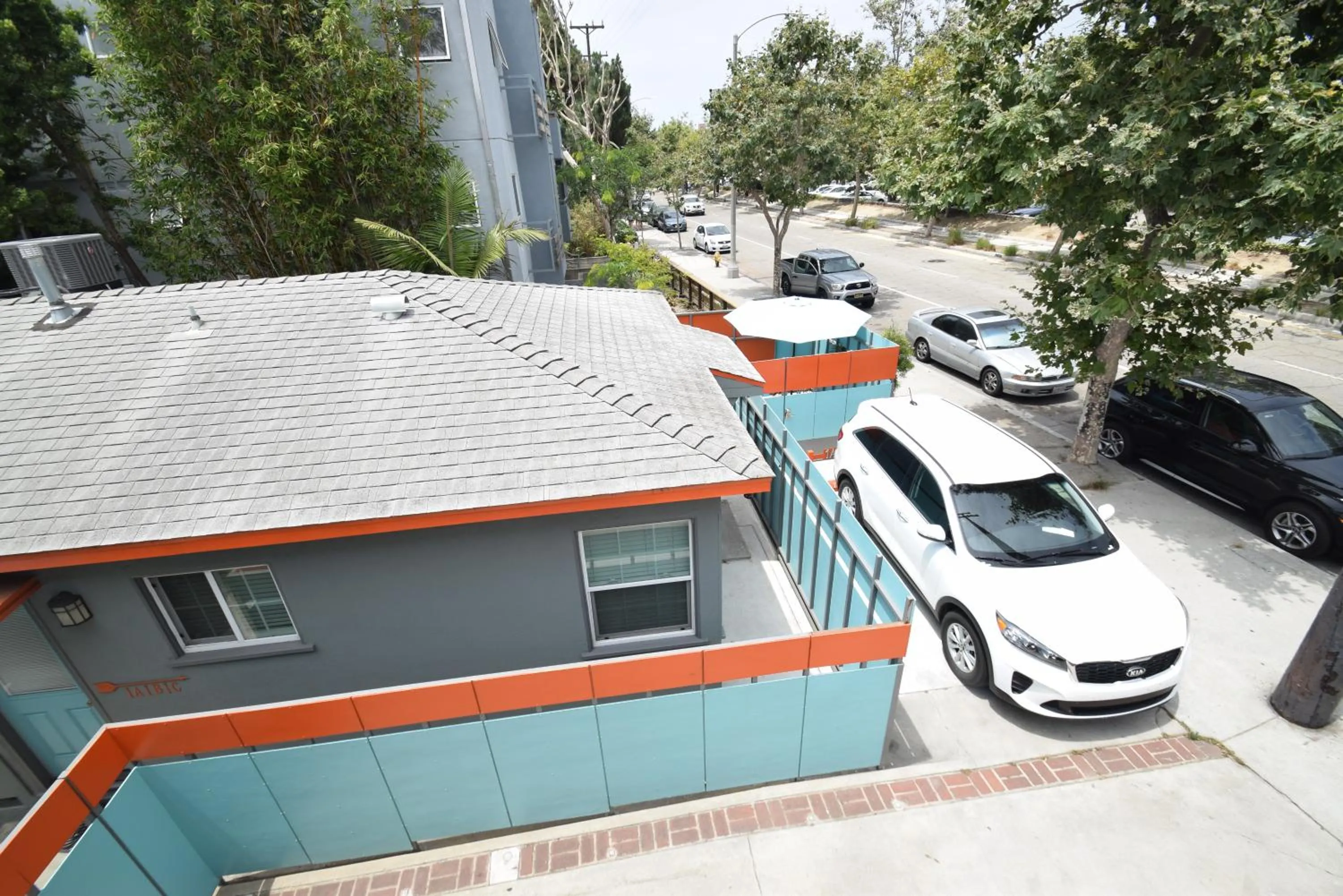 Property building in Venice Beach Apartments Monthly rents