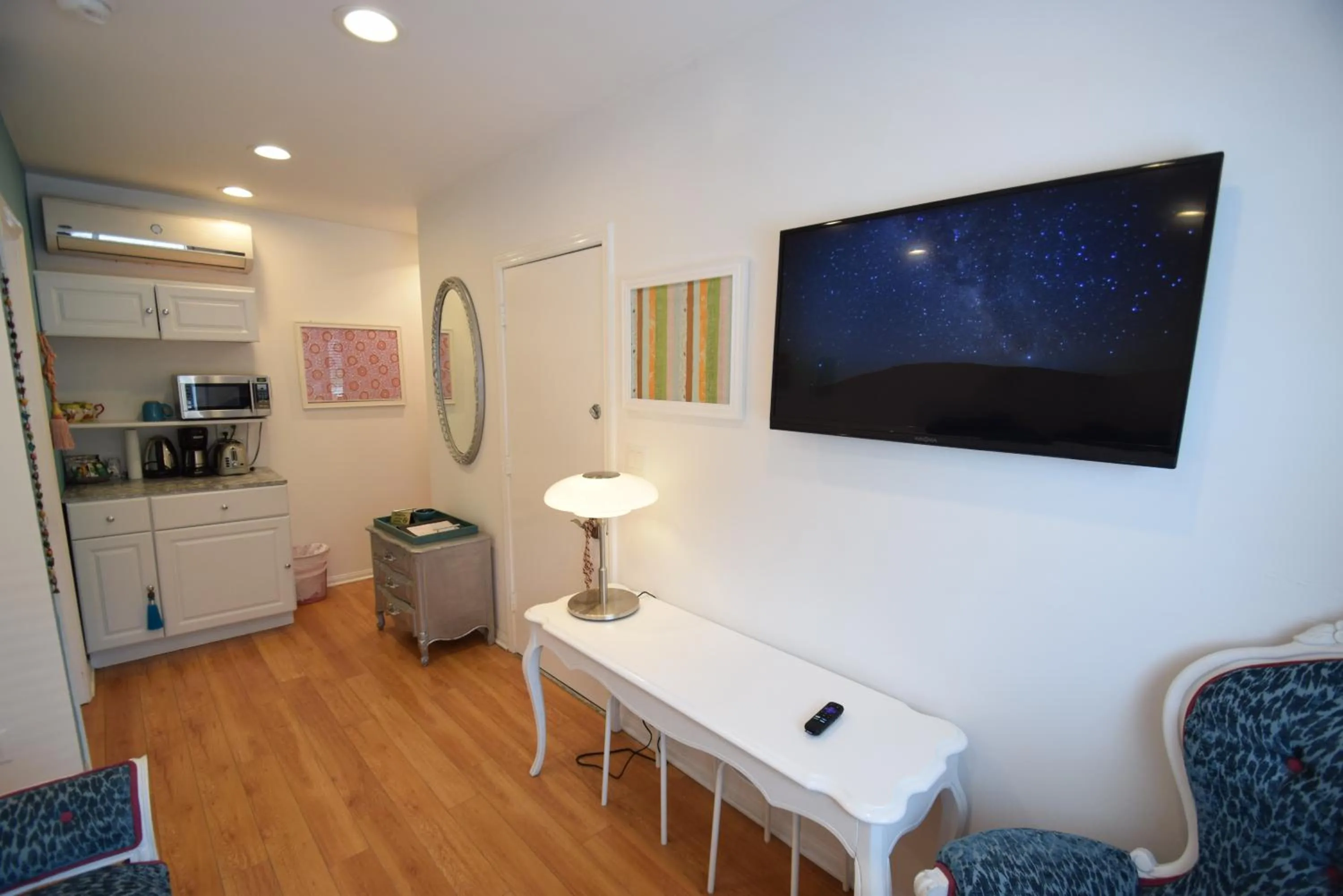 TV and multimedia in Venice Beach Apartments Monthly rents