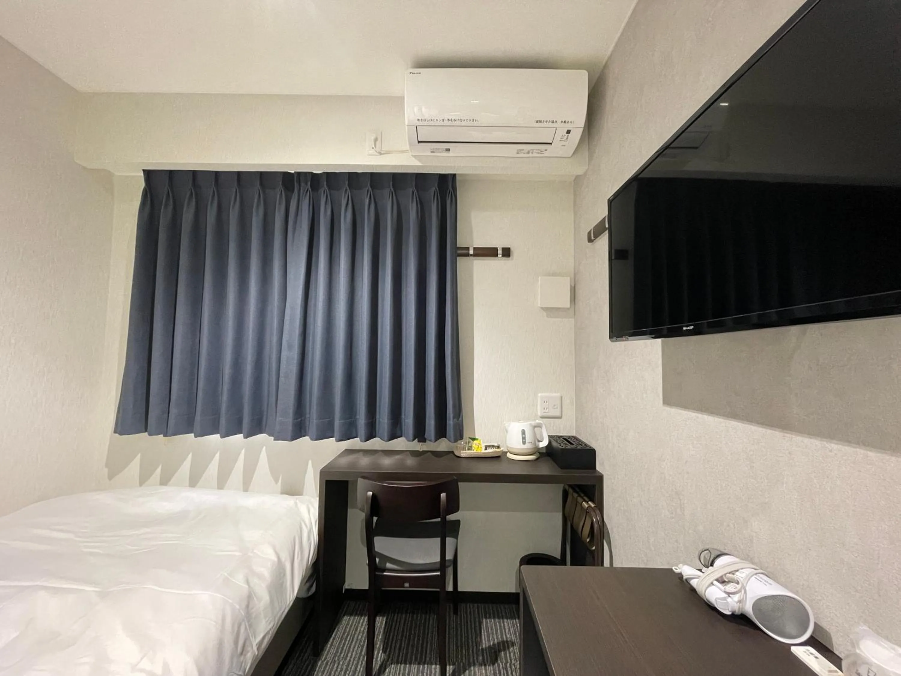 Photo of the whole room, Bed in Hotel de M