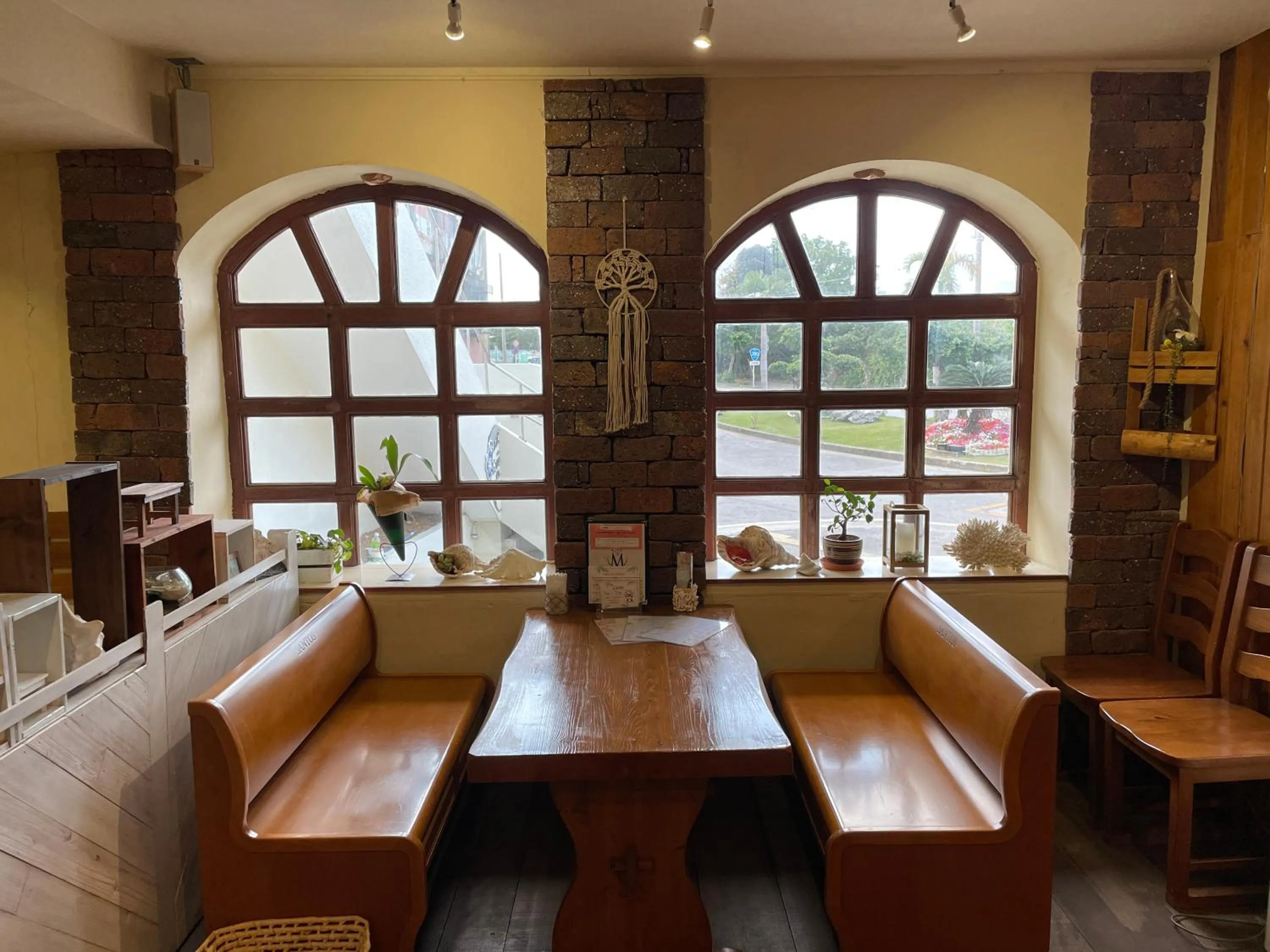 Restaurant/places to eat in Hotel de M