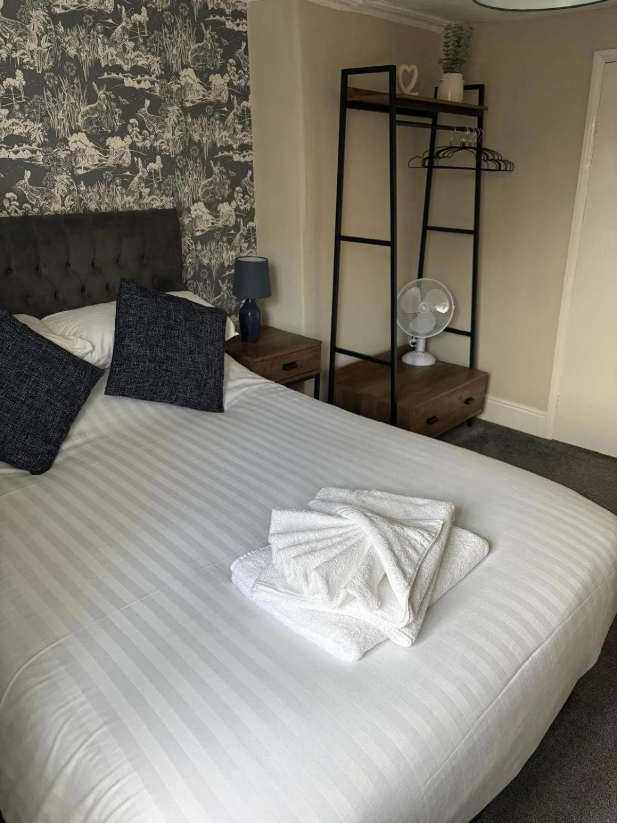 Bedroom, Bed in The Abbey Inn