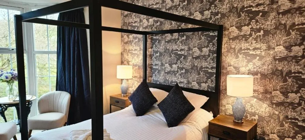 Bedroom, Bed in The Abbey Inn