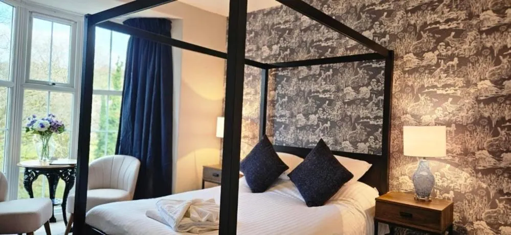 Bedroom, Bed in The Abbey Inn