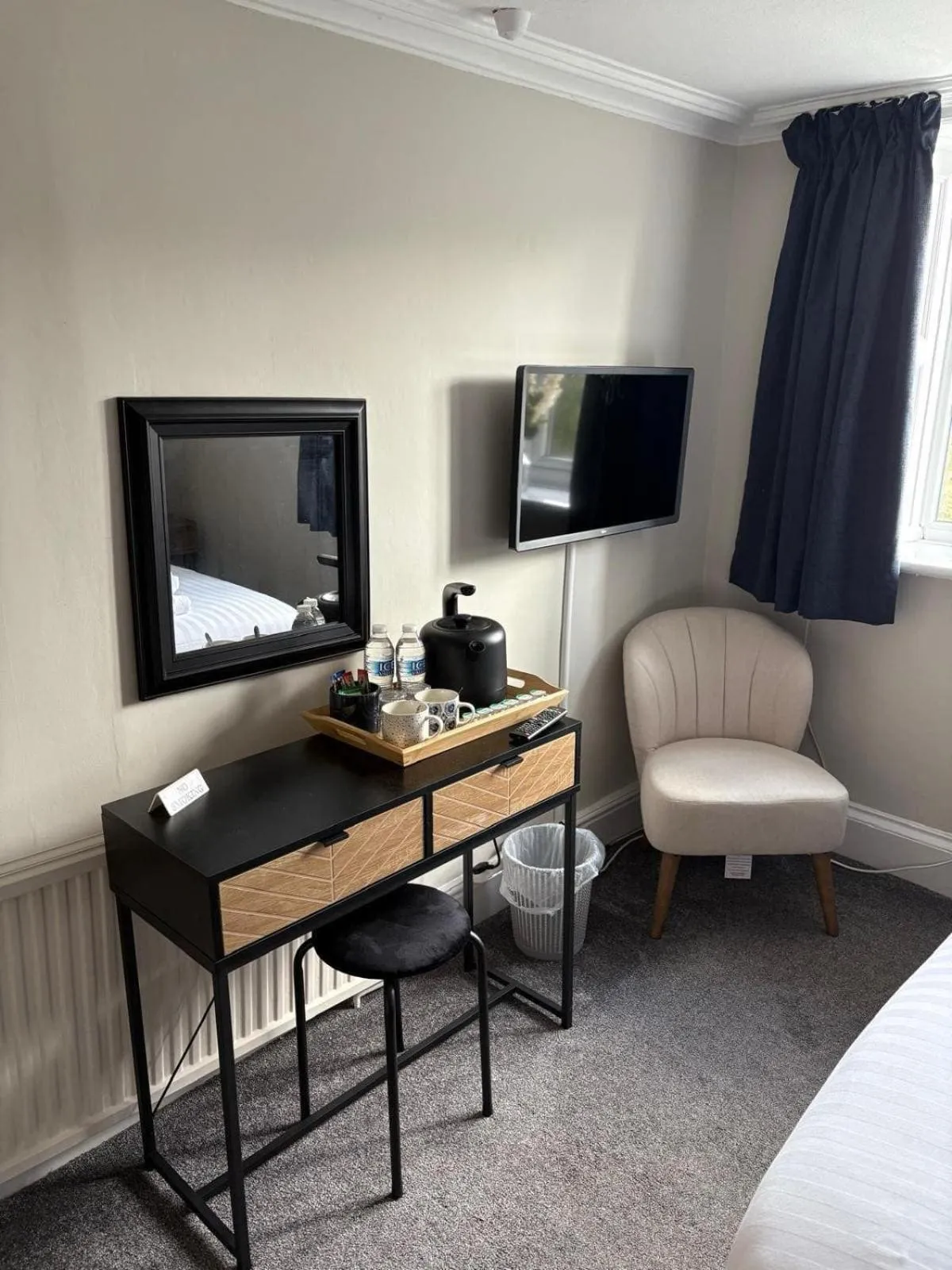 Bedroom, Bed in The Abbey Inn