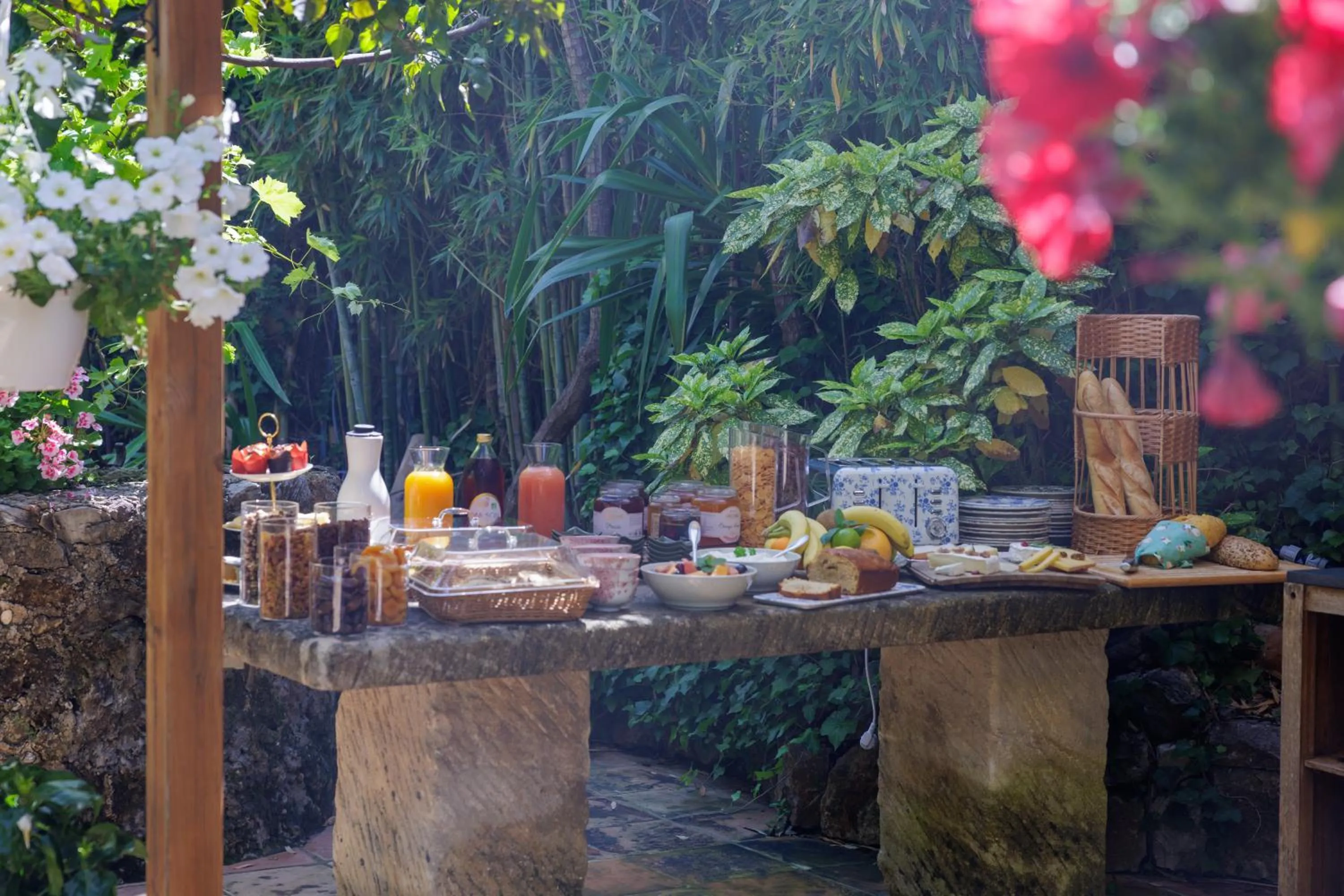 Buffet breakfast in Hôtel La Villa Sainte Valérie Adults Only