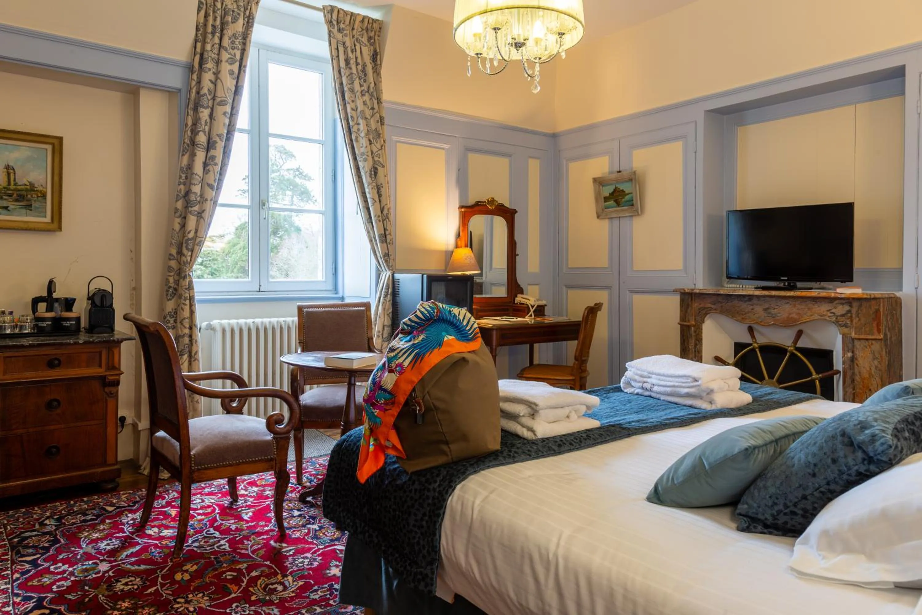 Bed in Château Hôtel Du Colombier