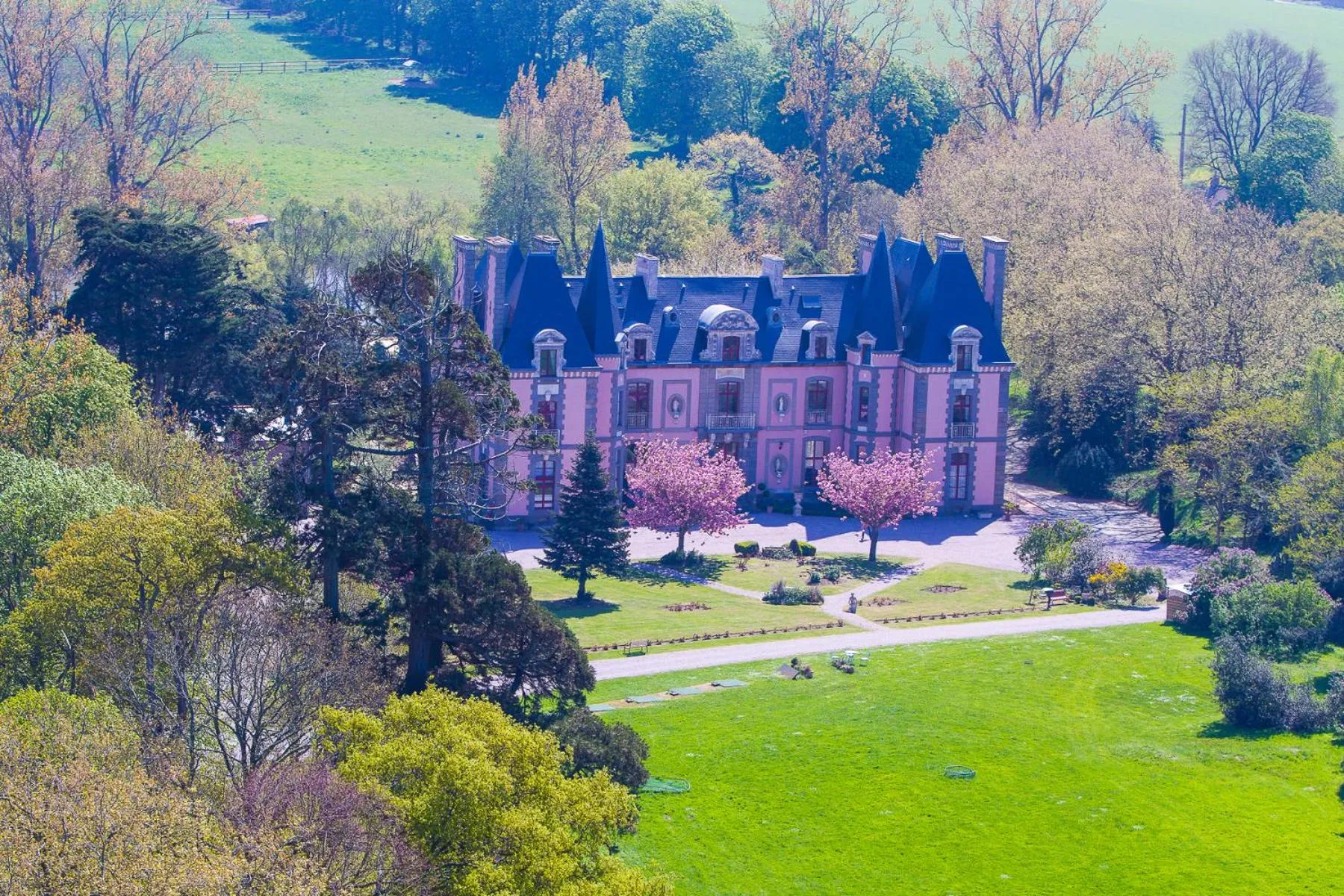 Property building in Château Hôtel Du Colombier