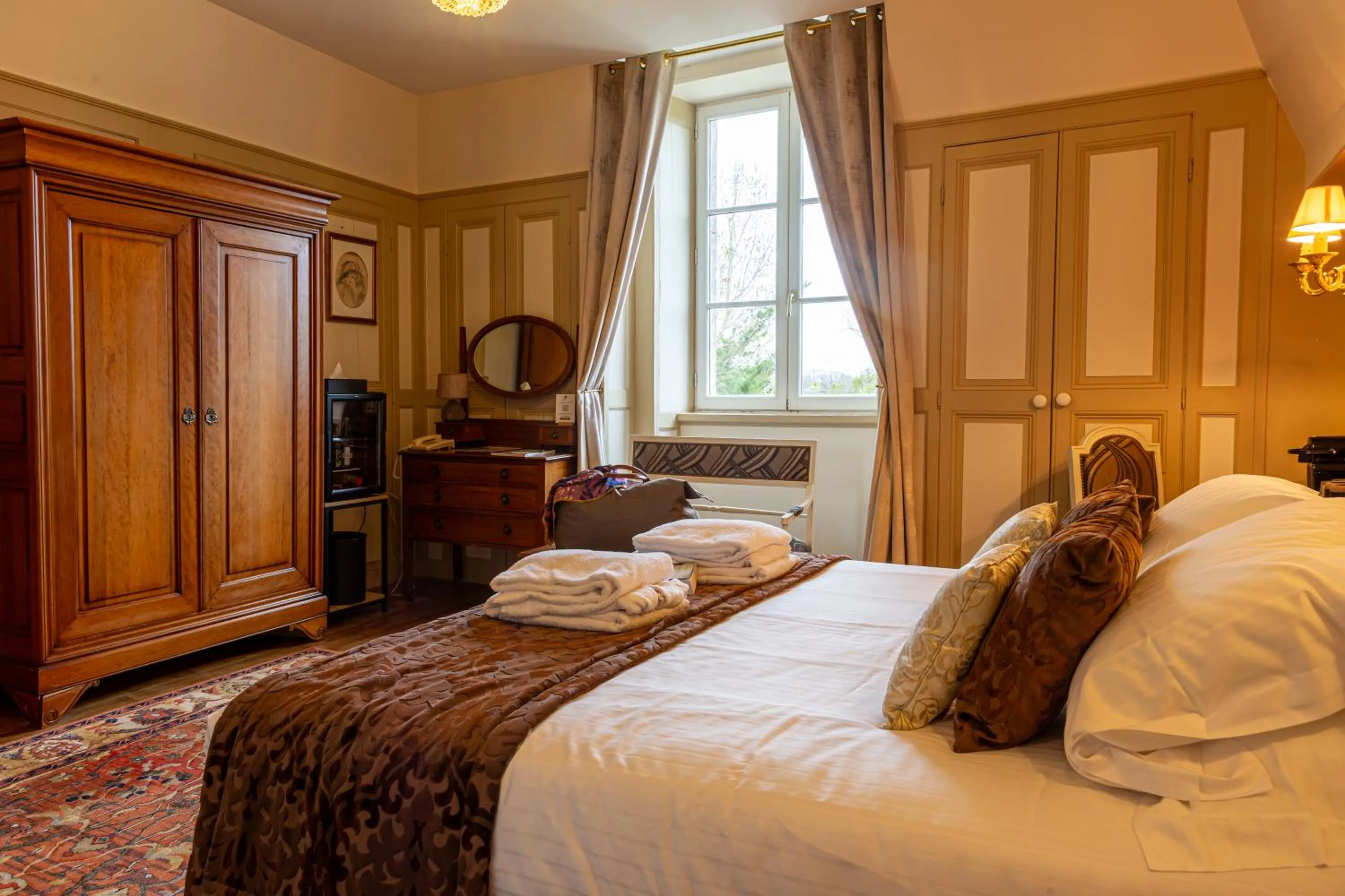 Bed in Château Hôtel Du Colombier