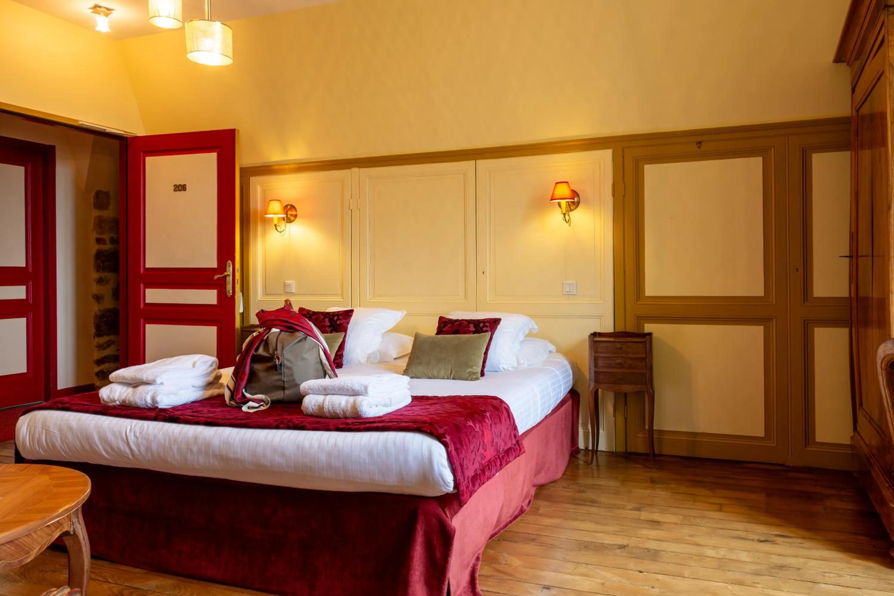 Bed in Château Hôtel Du Colombier