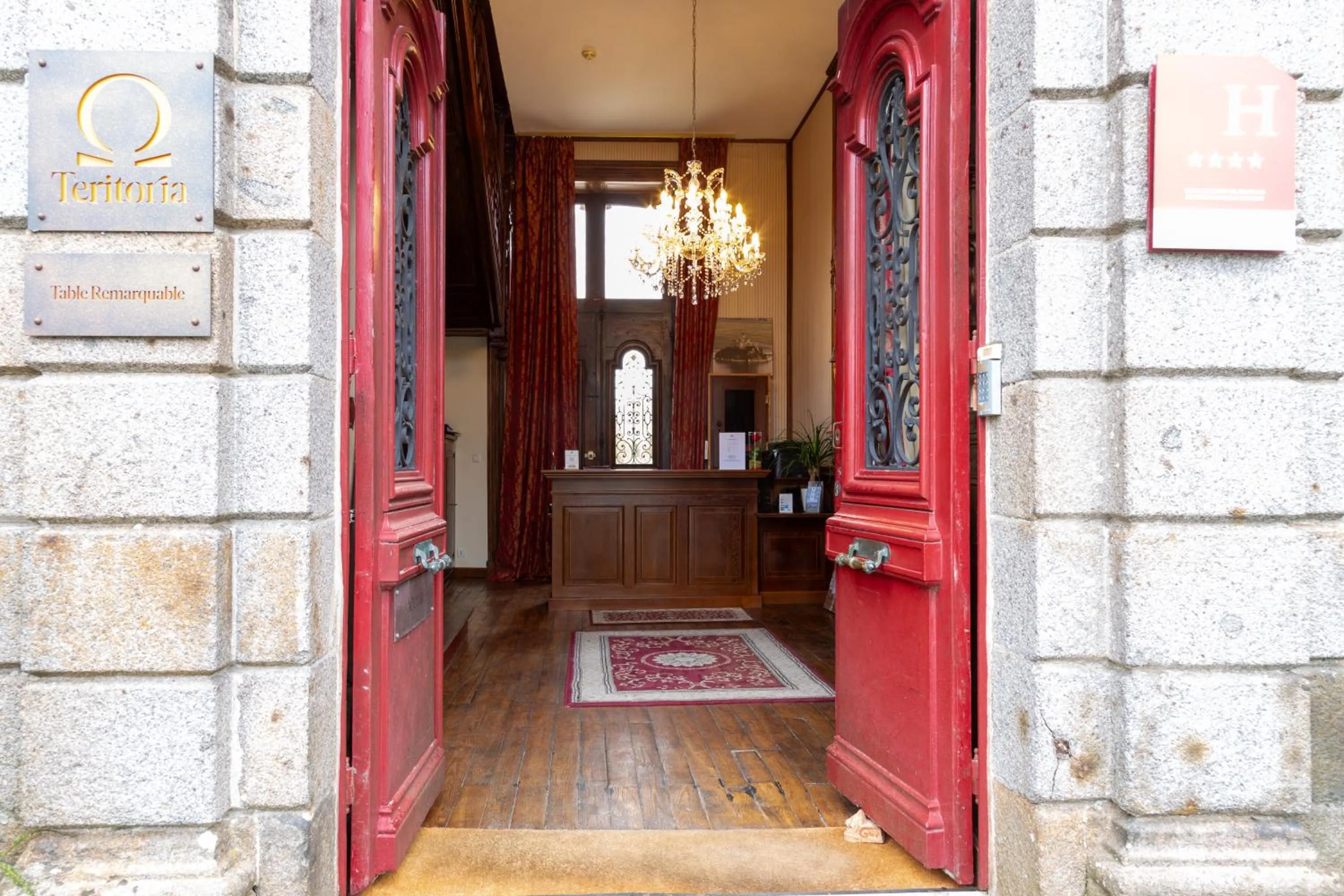 Facade/entrance in Château Hôtel Du Colombier