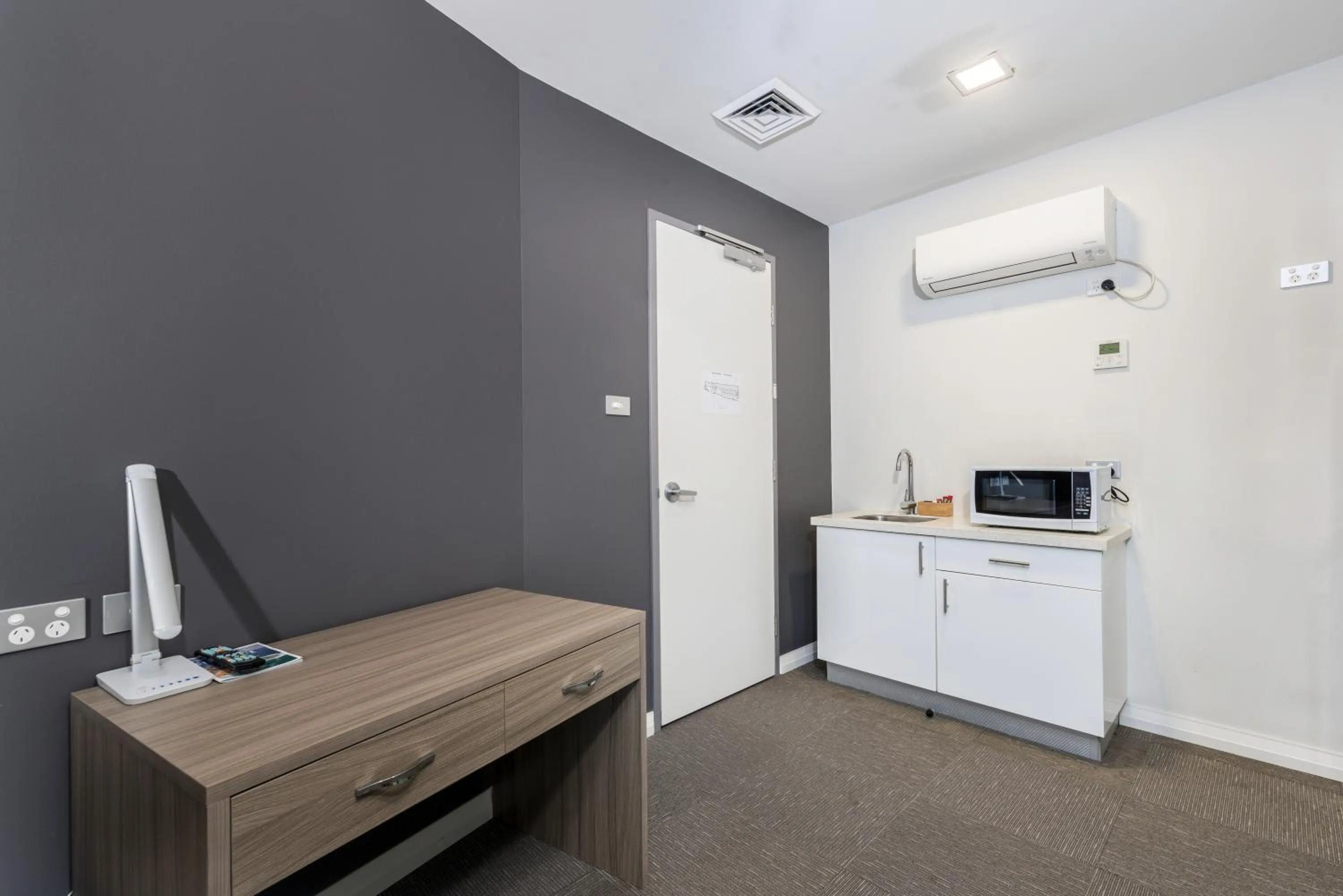 Kitchen or kitchenette in Studios on King