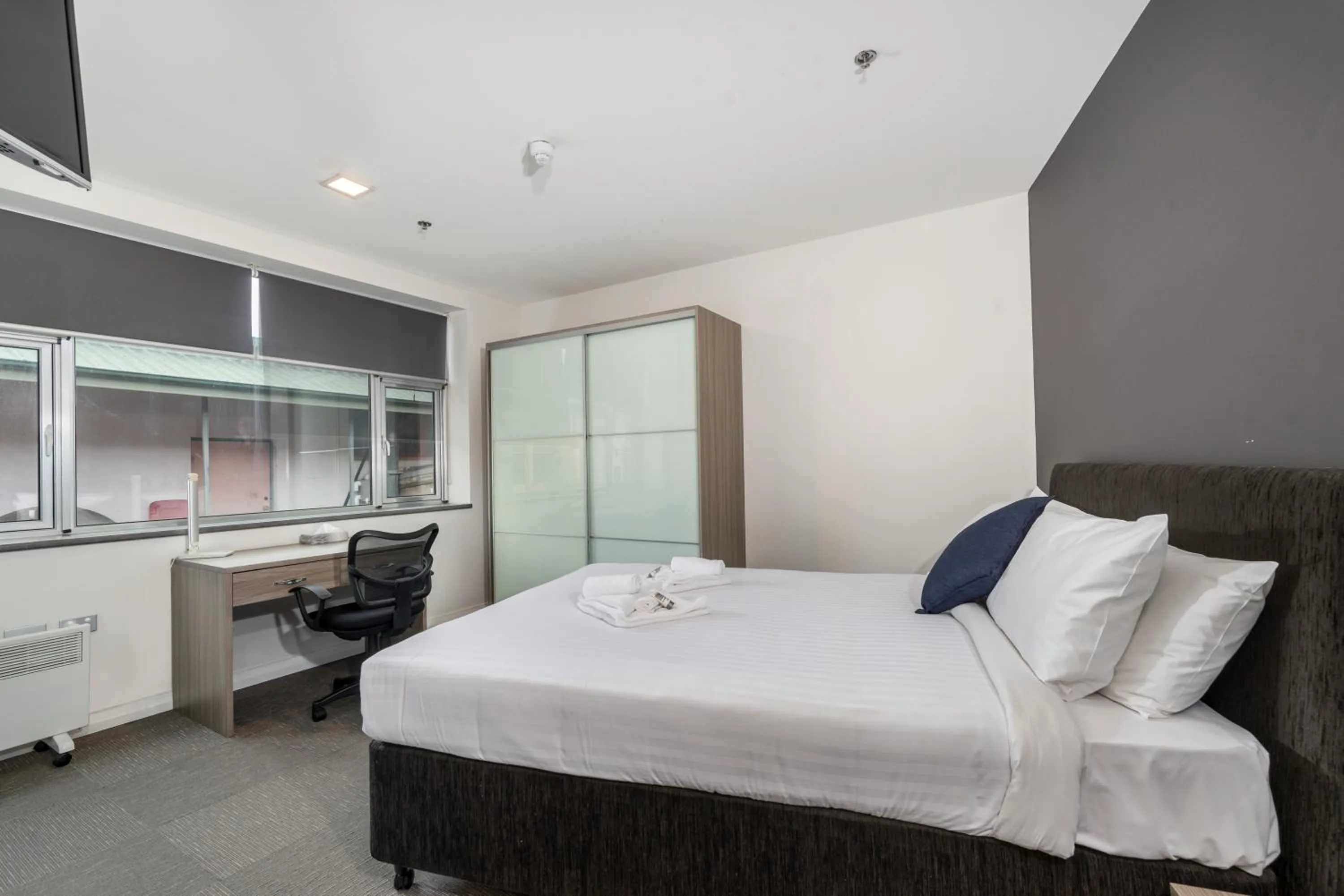 Photo of the whole room, Bed in Studios on King