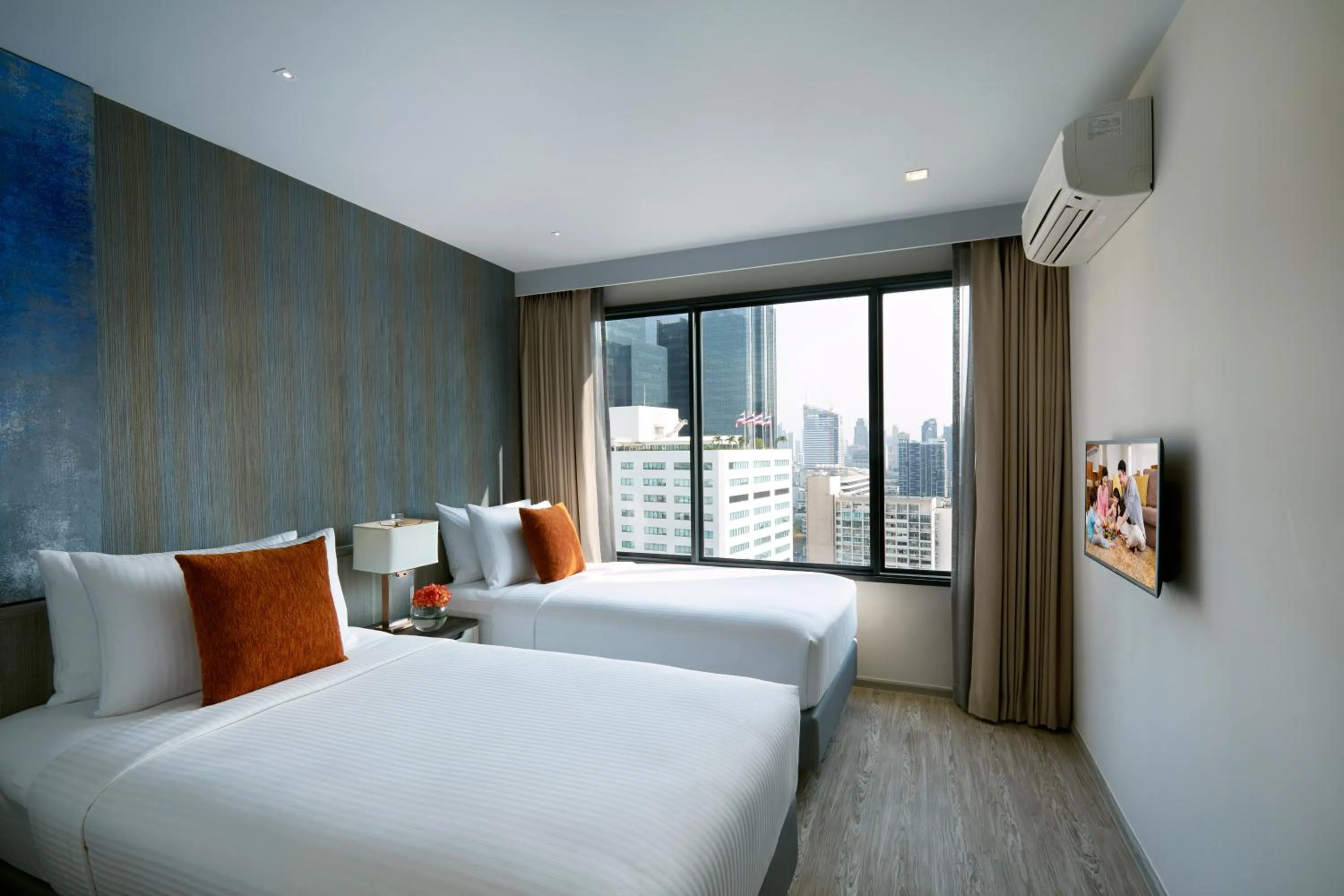 Photo of the whole room, Bed in Somerset Rama 9 Bangkok