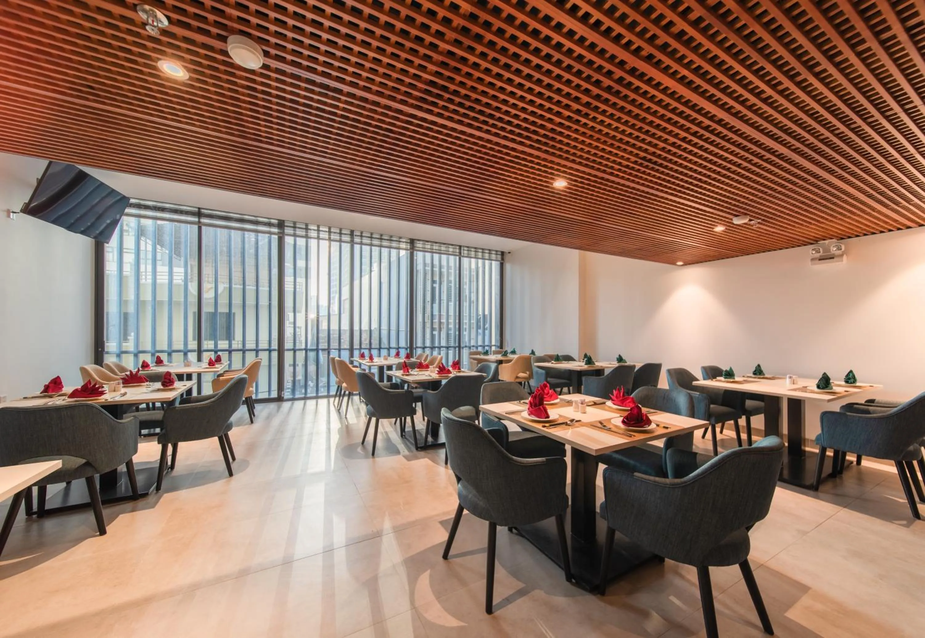 Restaurant/places to eat in The Time Hotel