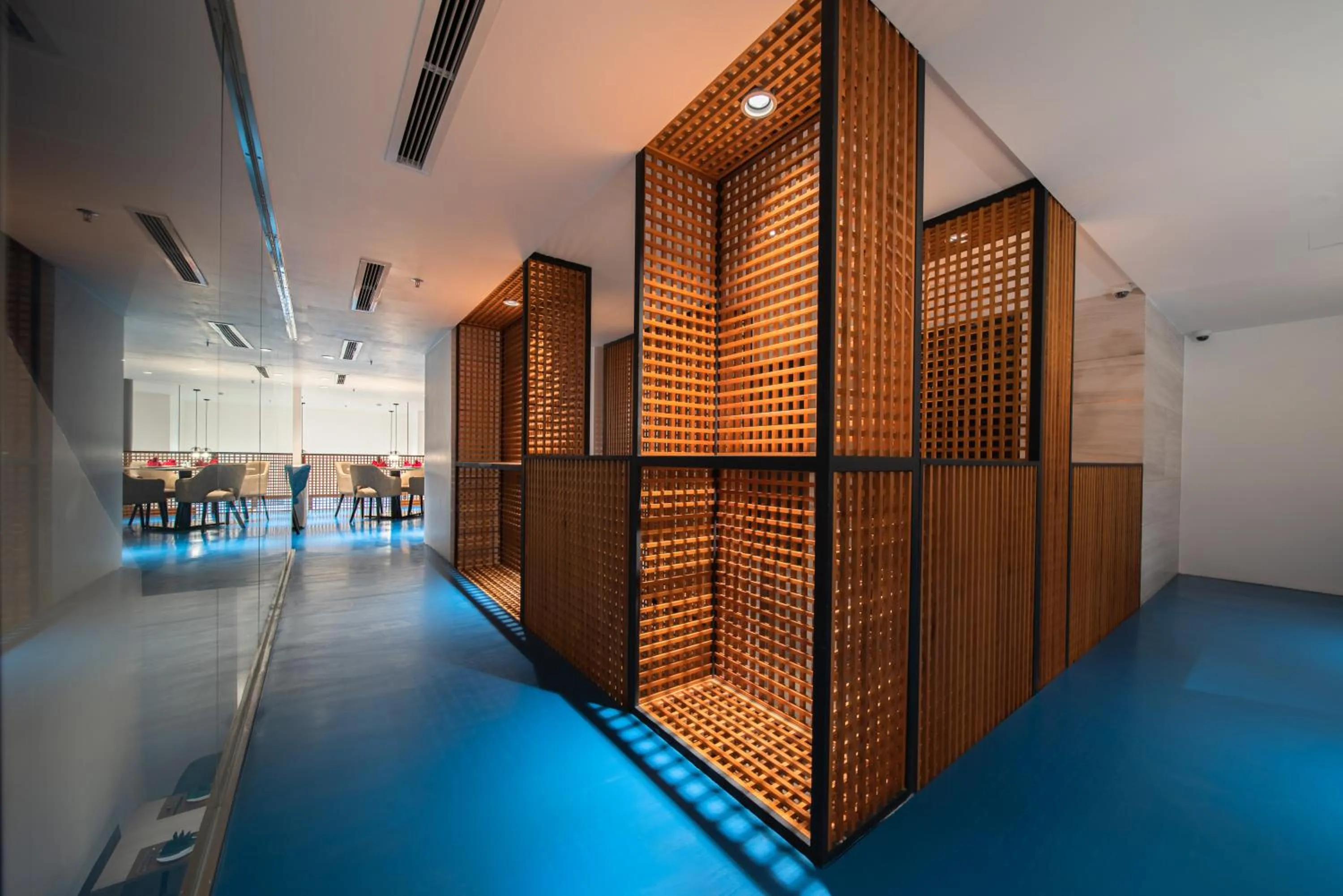 Restaurant/places to eat in The Time Hotel