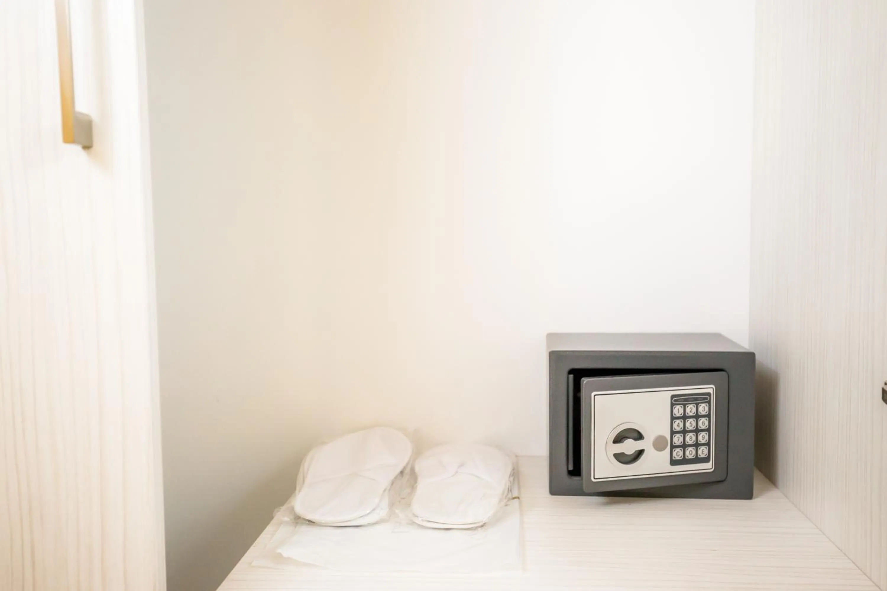 room service in Brosse Garden