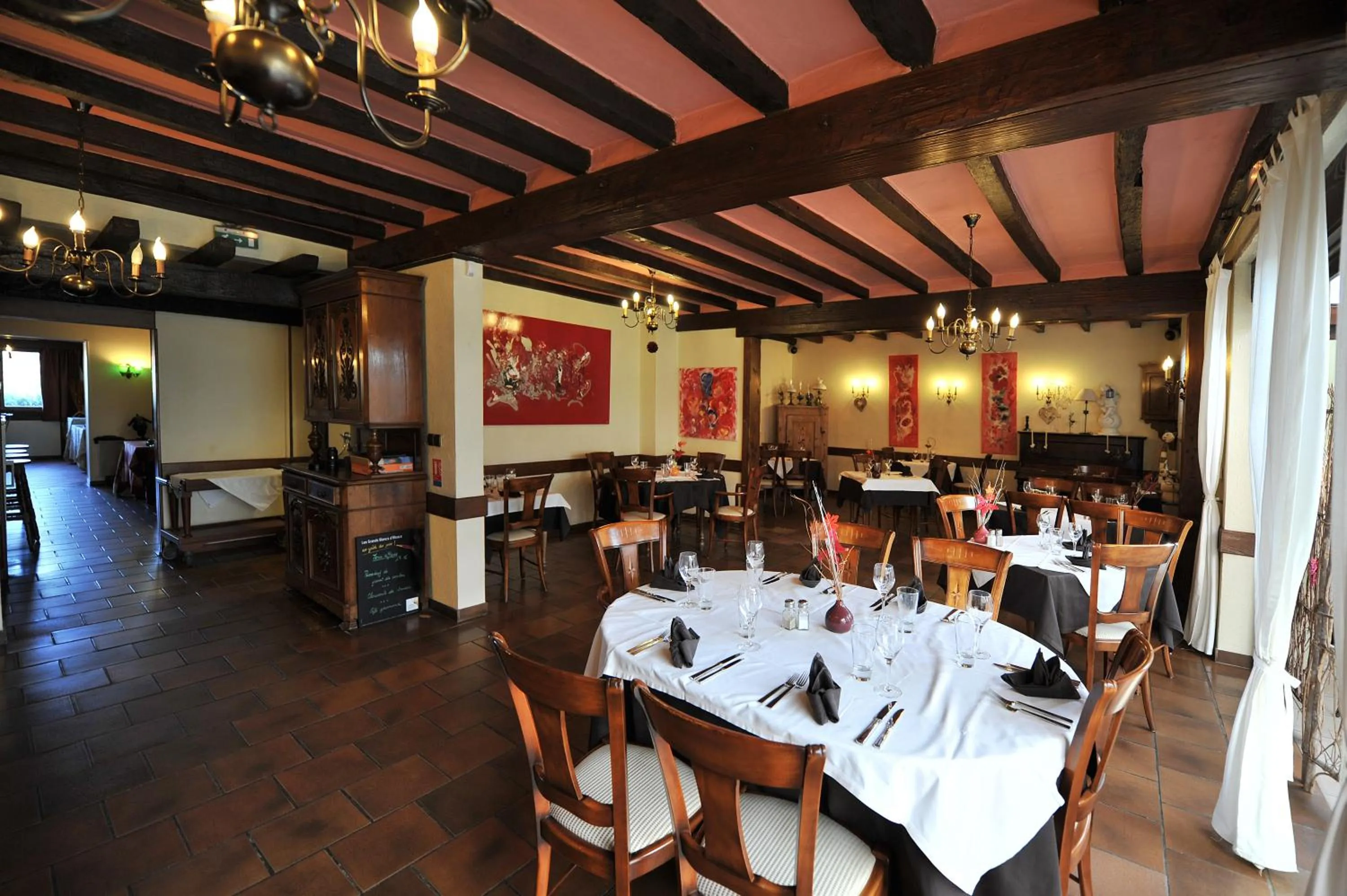 Restaurant/places to eat in Sud Hotel