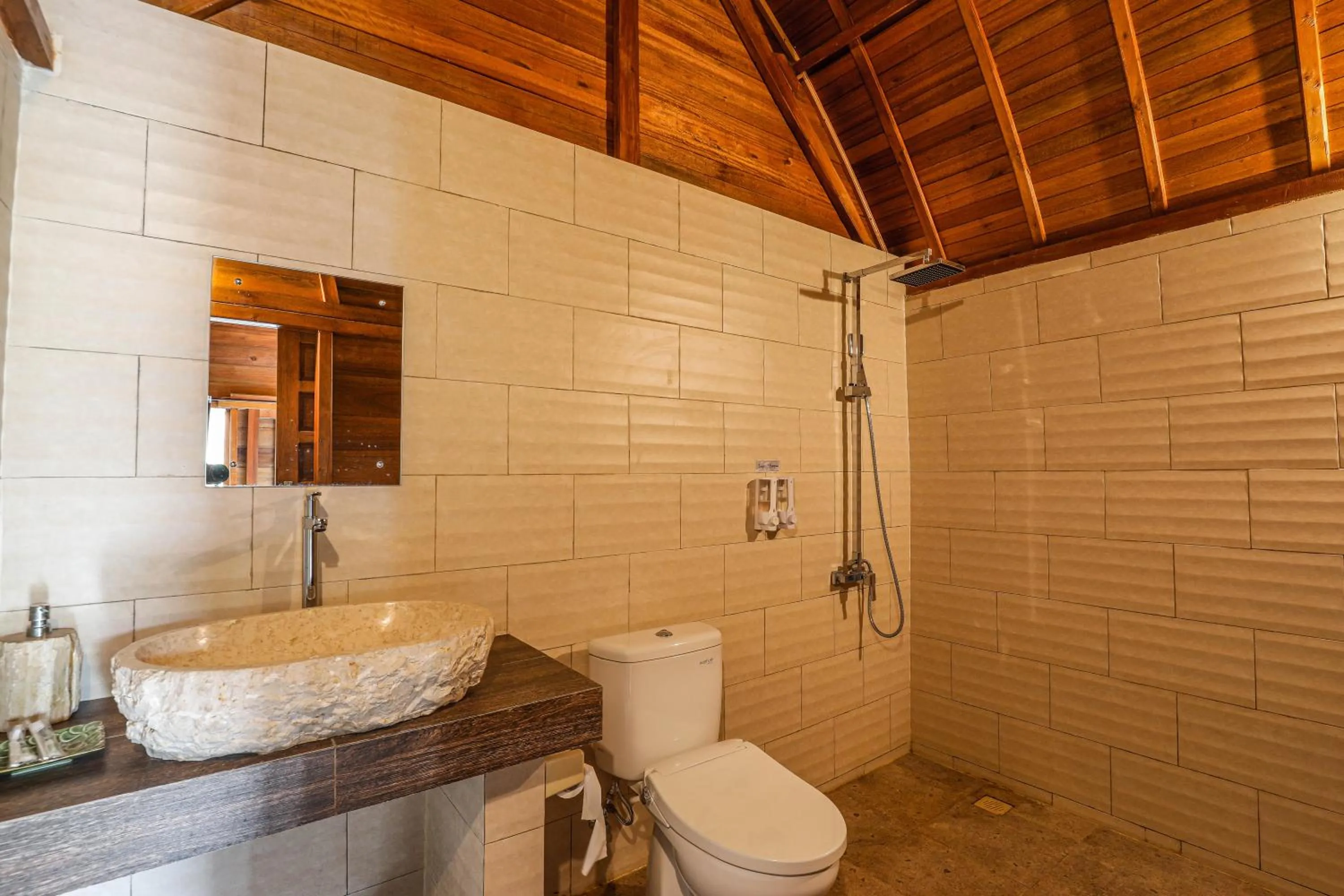 Toilet in The Tukad Gepuh Cottage and Resto