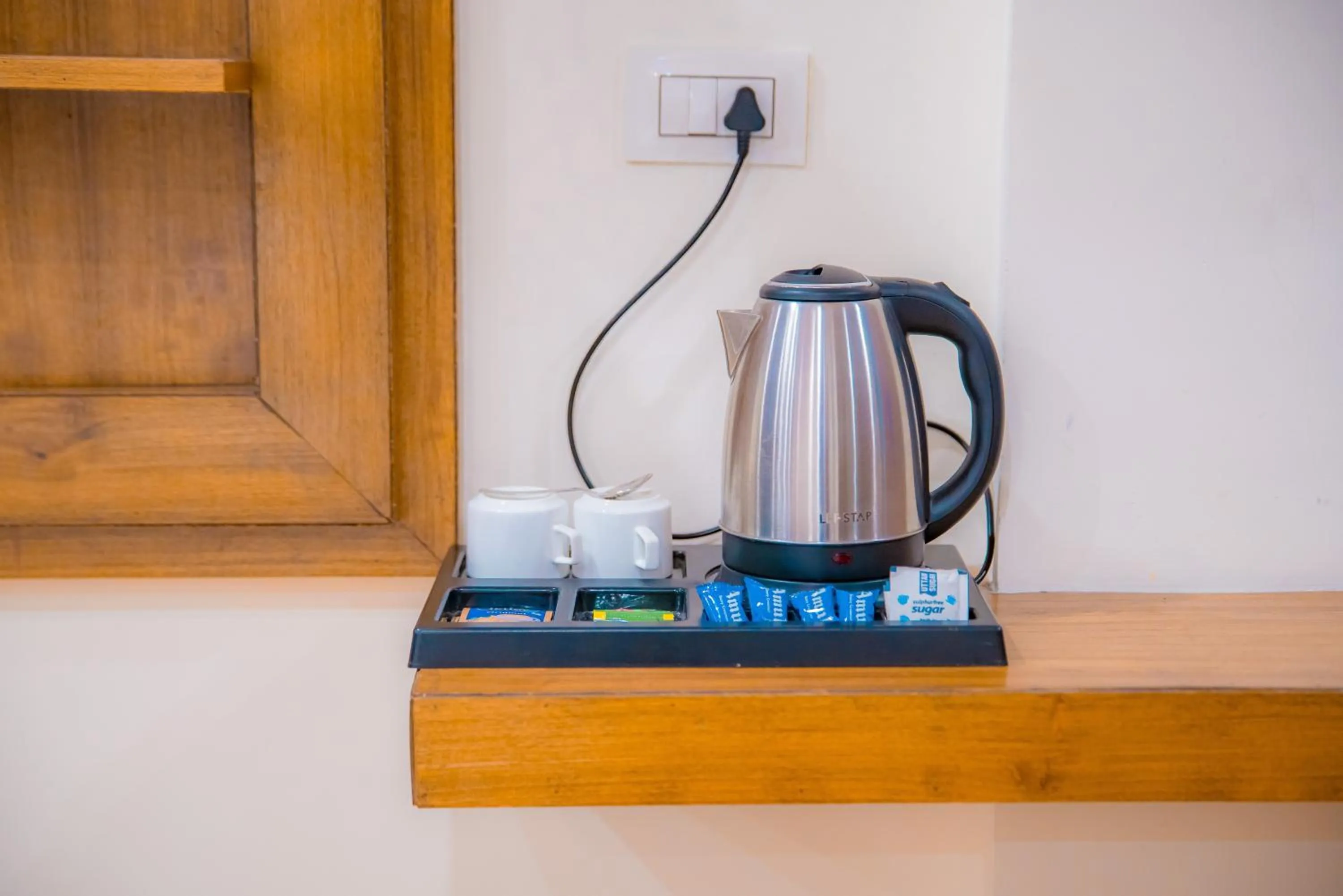 Coffee/tea facilities in Snow City's Montana Blues Resort Manali - Heated & Air-Cooled Stay