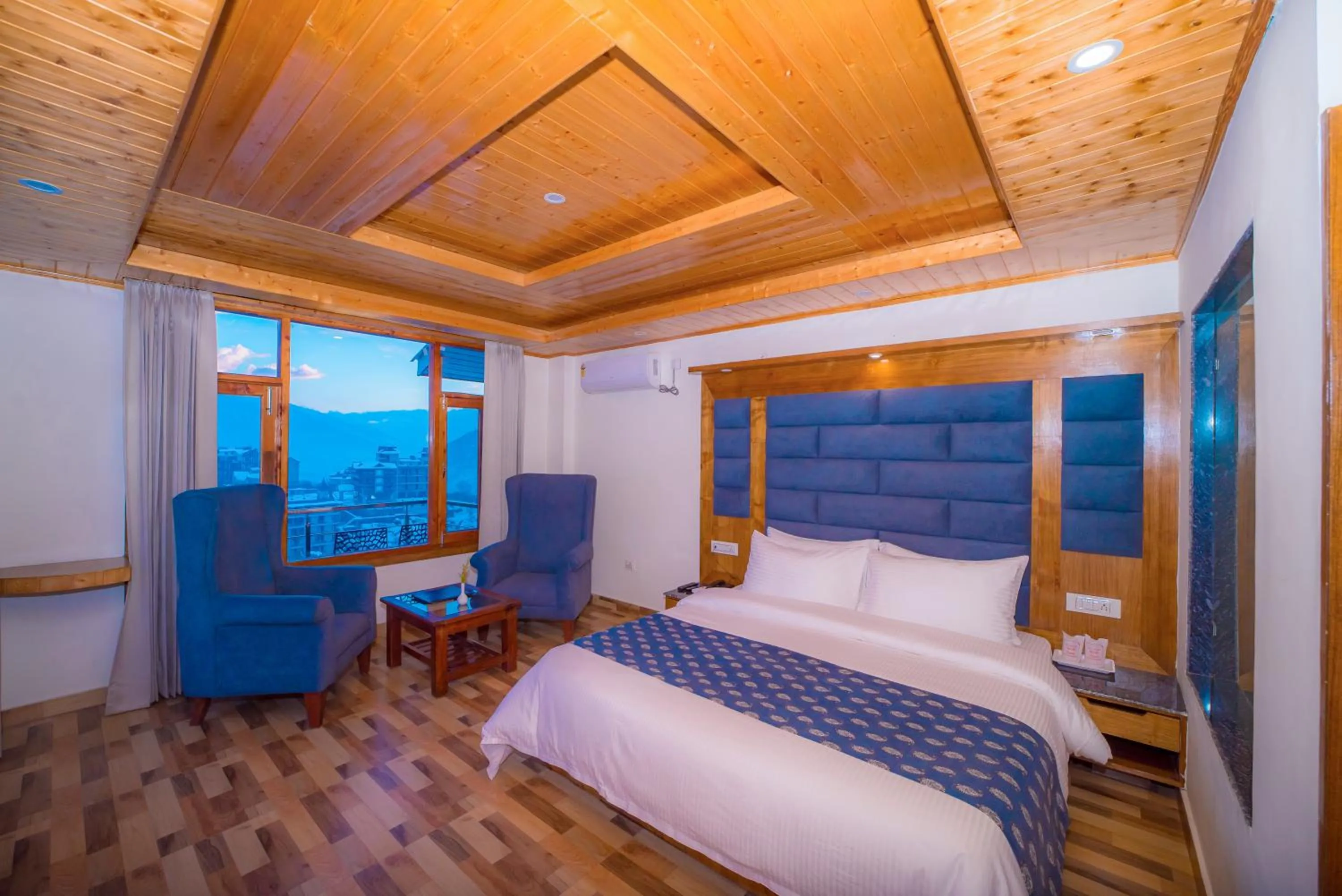 Bedroom, Bed in Snow City's Montana Blues Resort Manali - Heated & Air-Cooled Stay