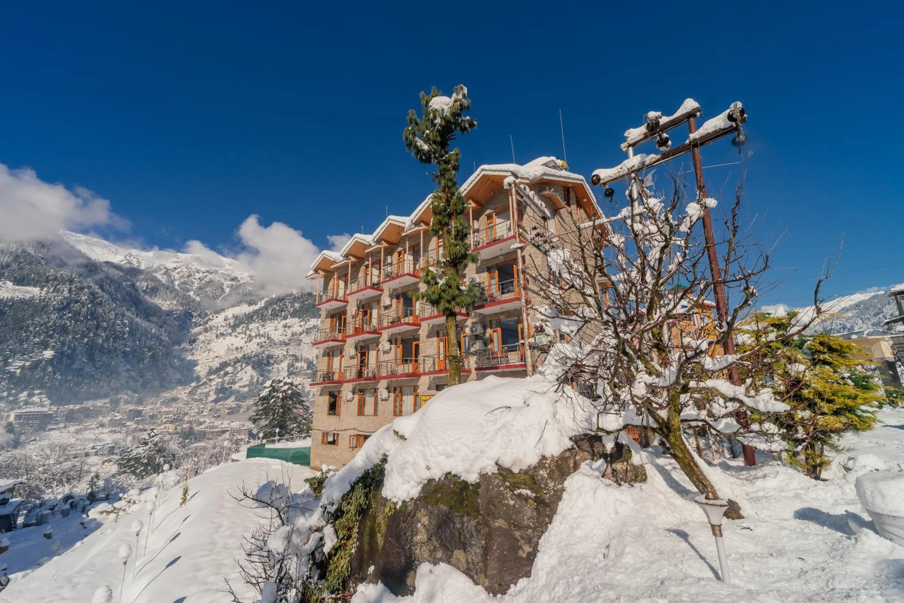 Property building in Snow City's Montana Blues Resort Manali - Heated & Air-Cooled Stay