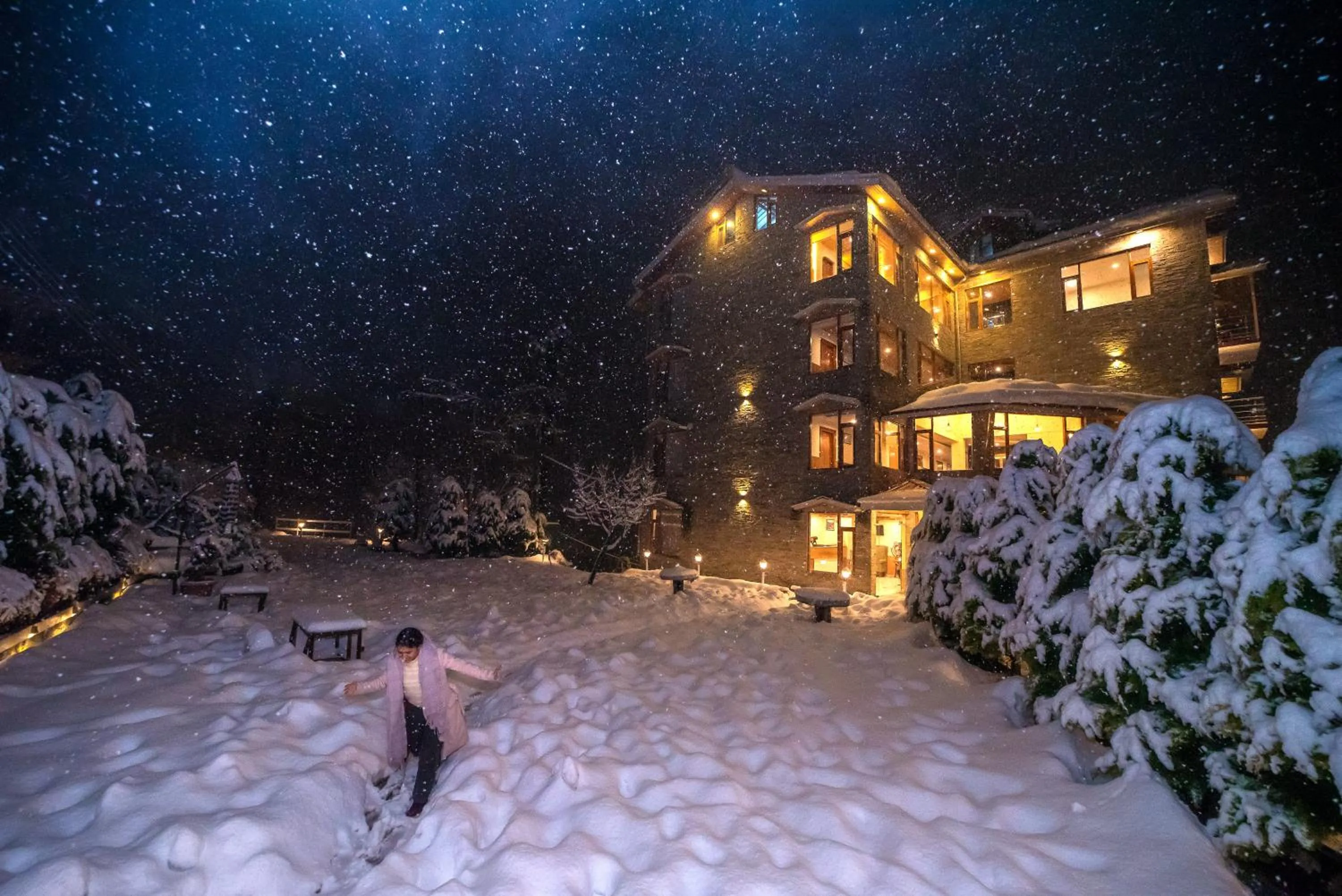 Property building in Snow City's Montana Blues Resort Manali - Heated & Air-Cooled Stay