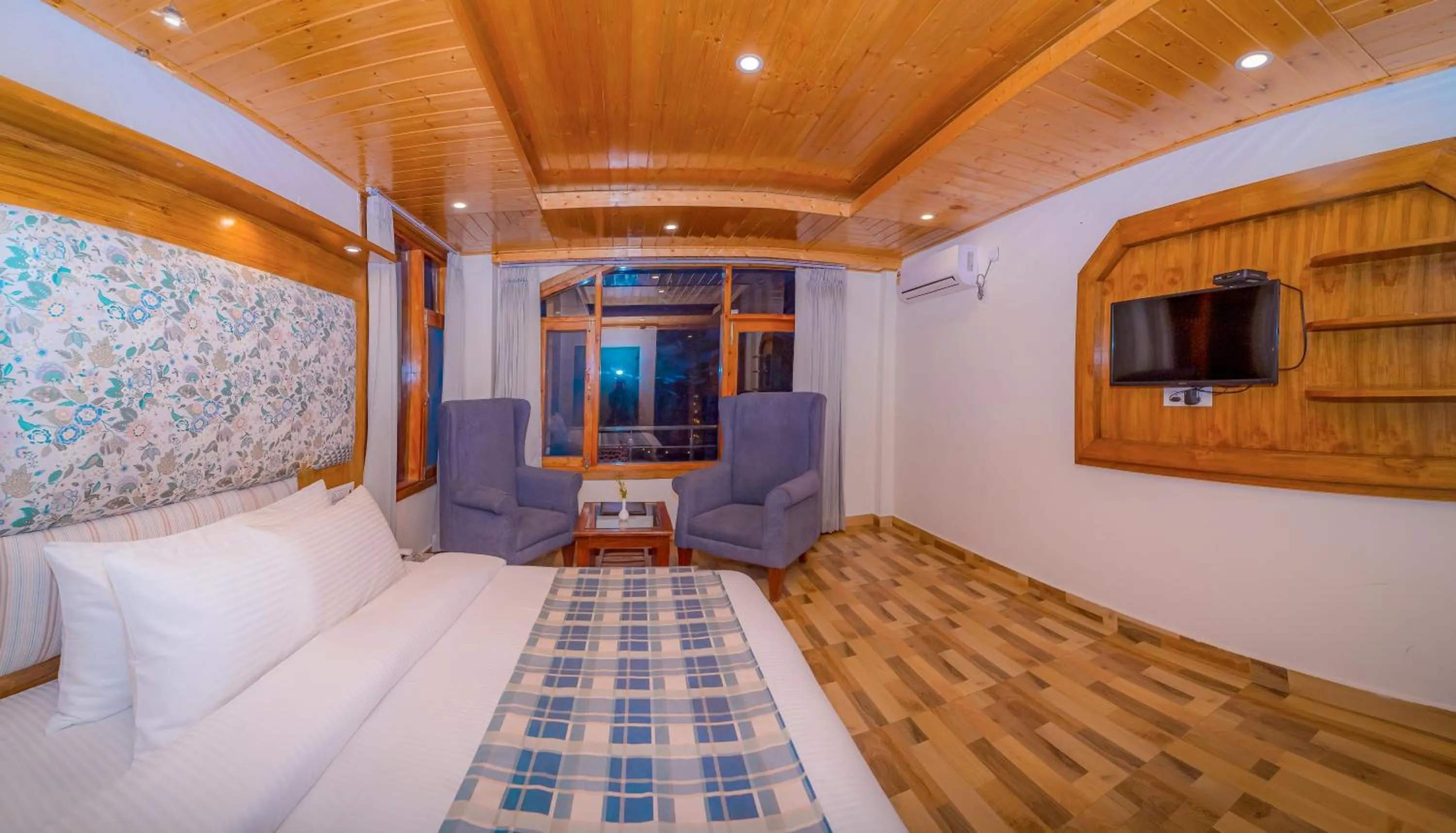 Bed in Snow City's Montana Blues Resort Manali - Heated & Air-Cooled Stay