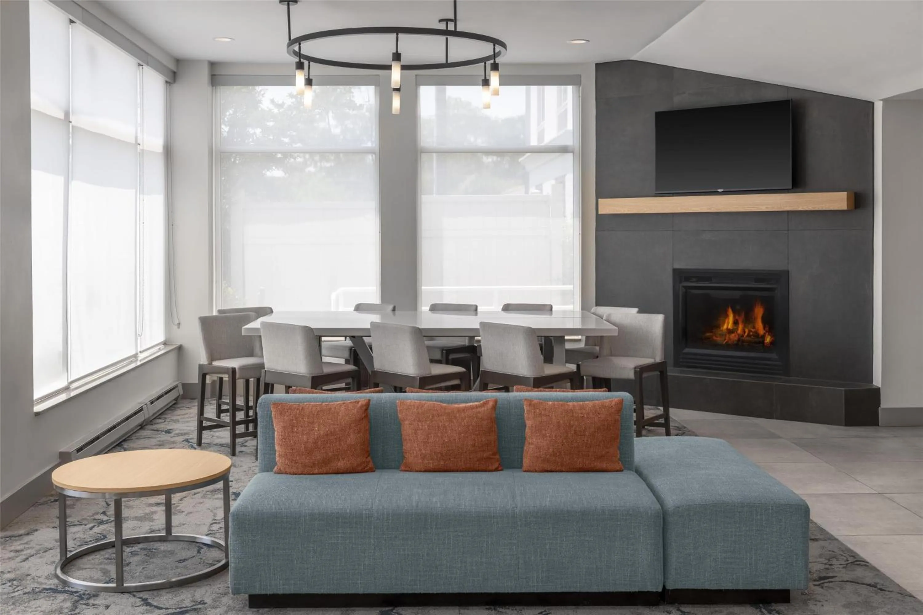 Lobby or reception in Hilton Garden Inn Queens JFK