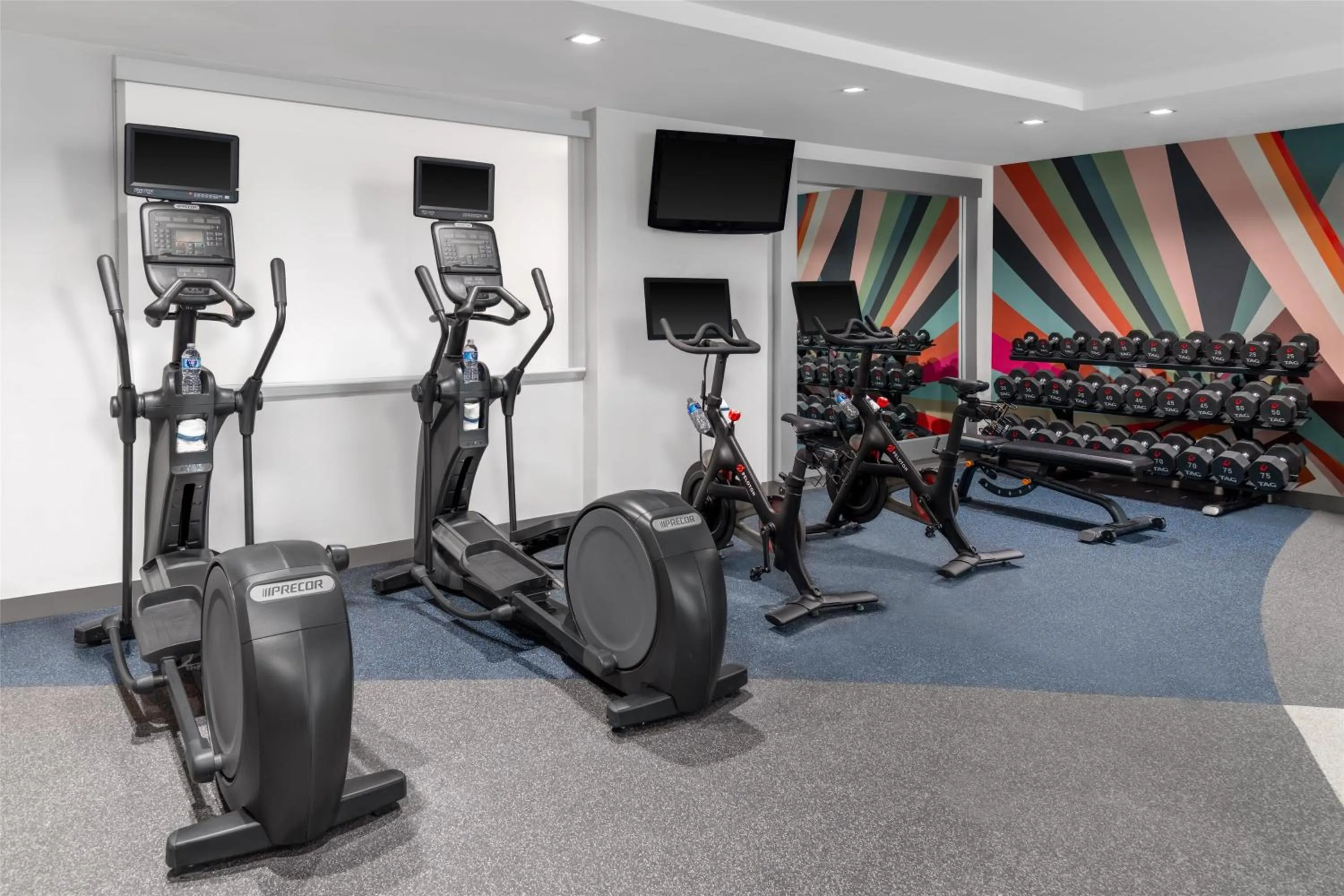Fitness centre/facilities in Hilton Garden Inn Queens JFK