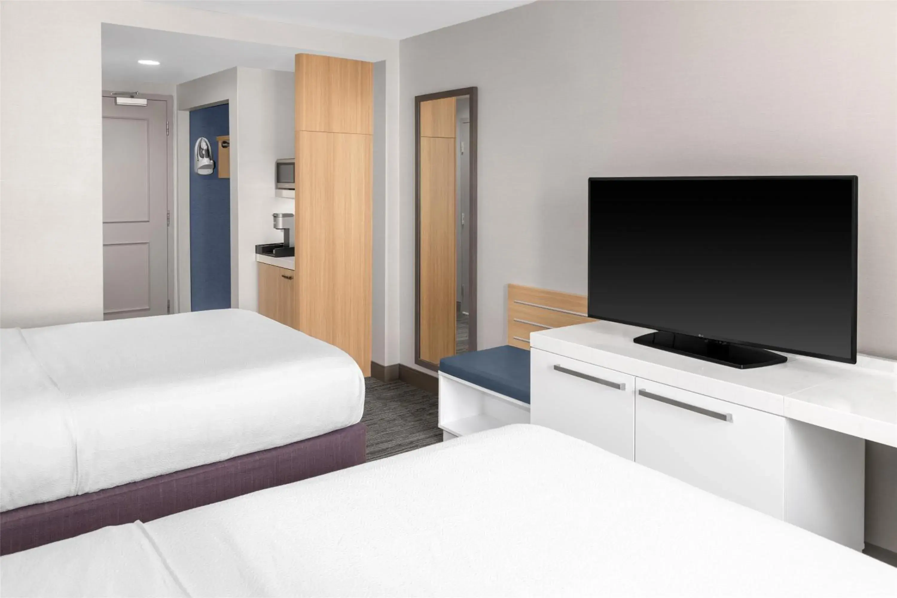 Premium Room with Two Double Beds in Hilton Garden Inn Queens JFK Premium Room with Two Double Beds in Hilton Garden Inn Queens JFK