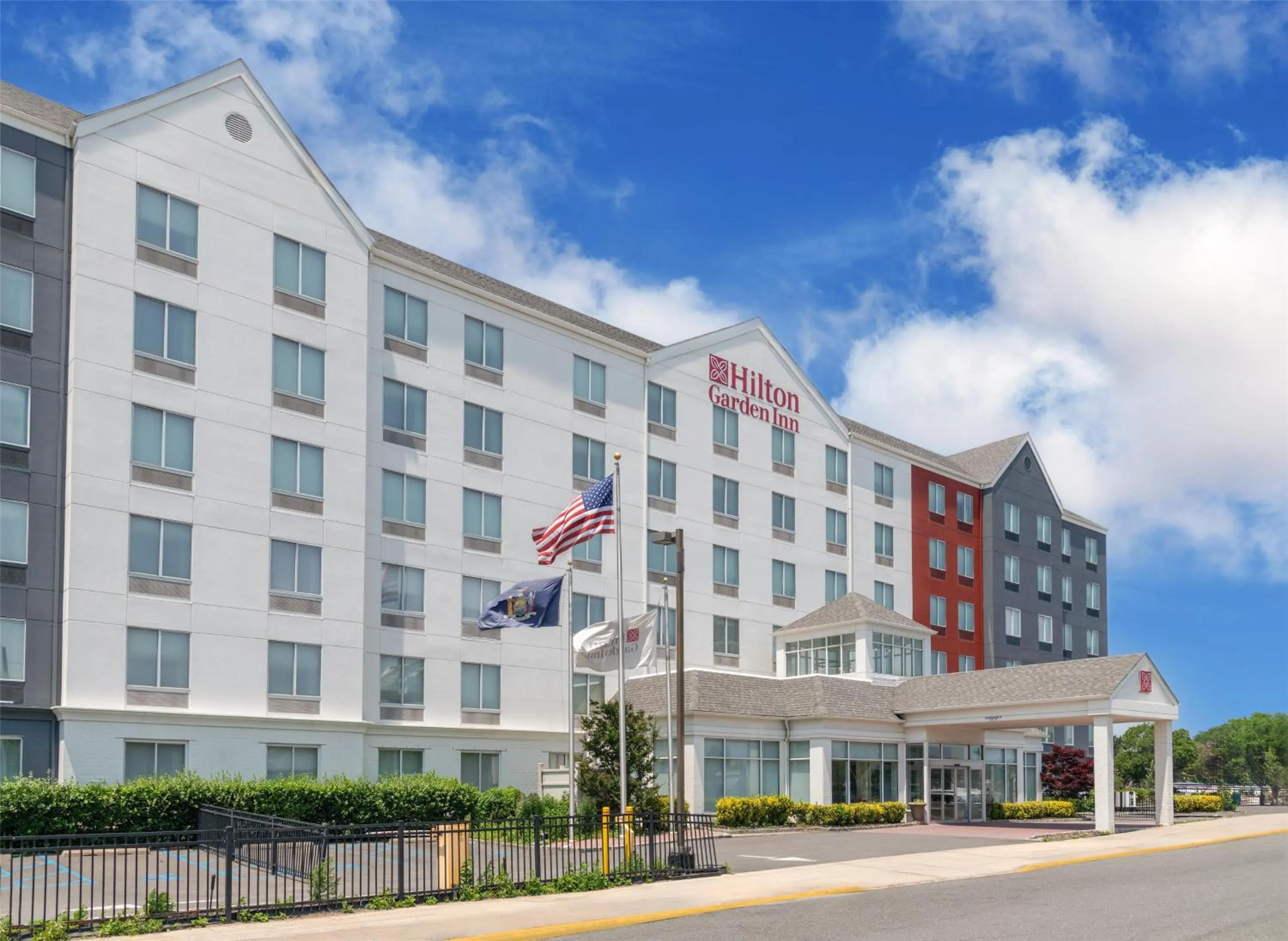 Property building in Hilton Garden Inn Queens JFK