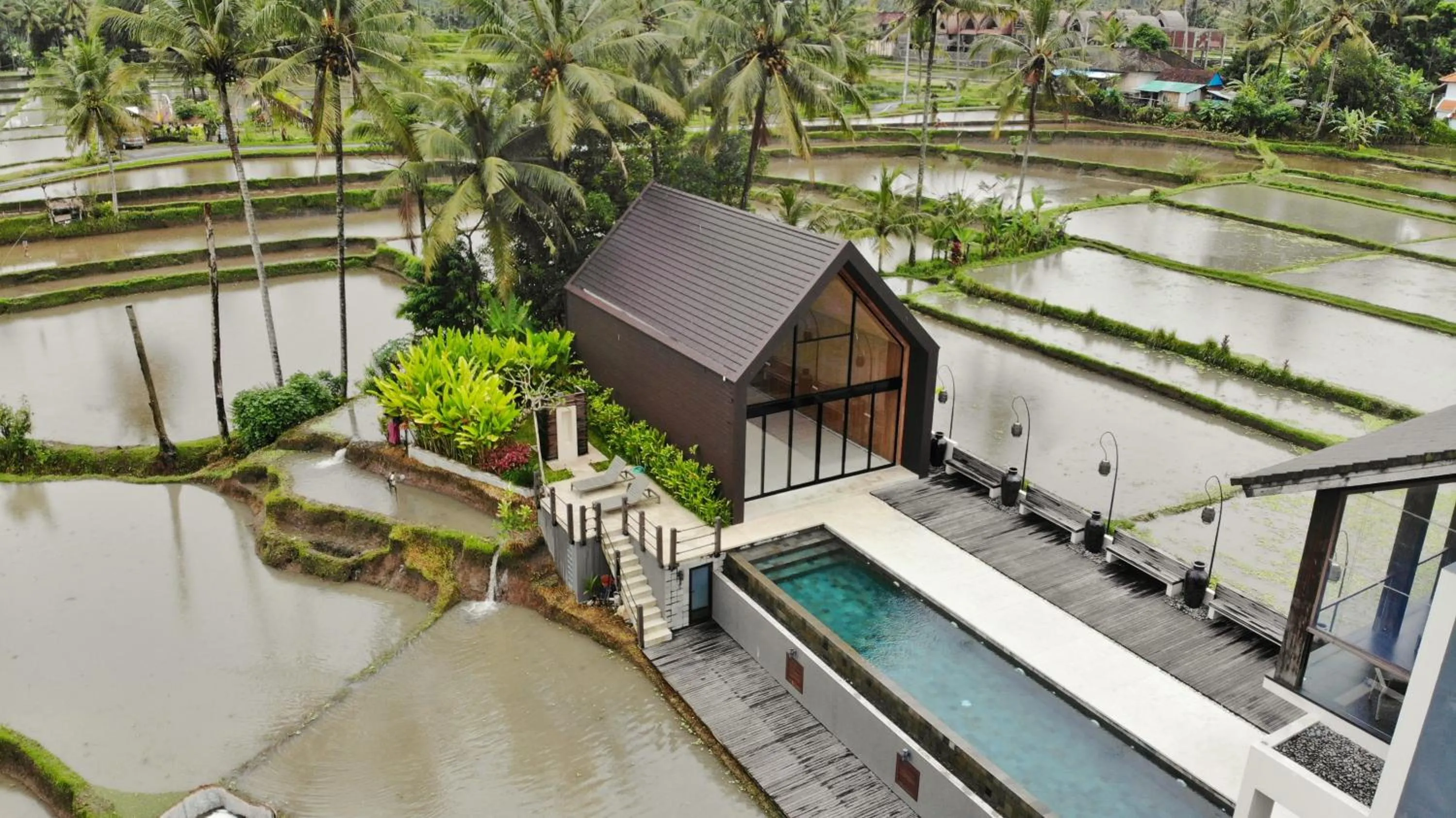 Property building in Umah Tirta