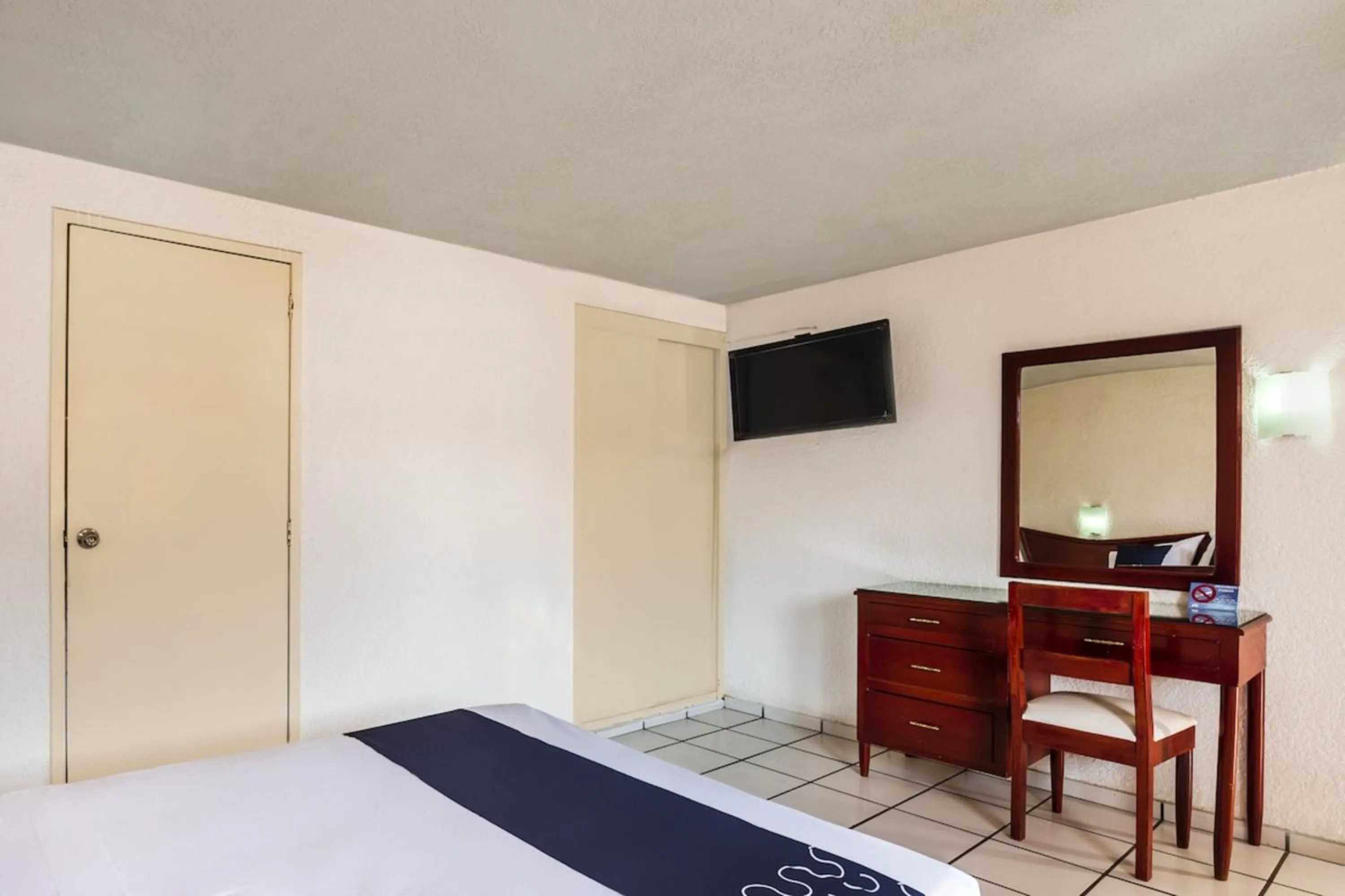 Bedroom, Bed in Capital O Colón, Ciudad Guzmán Jalisco