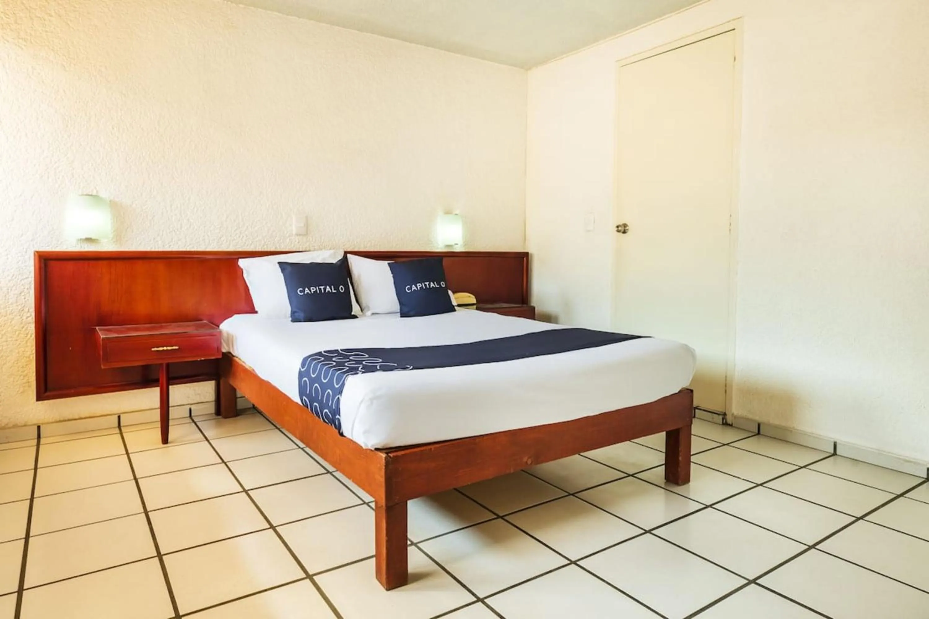 Bedroom, Bed in Capital O Colón, Ciudad Guzmán Jalisco