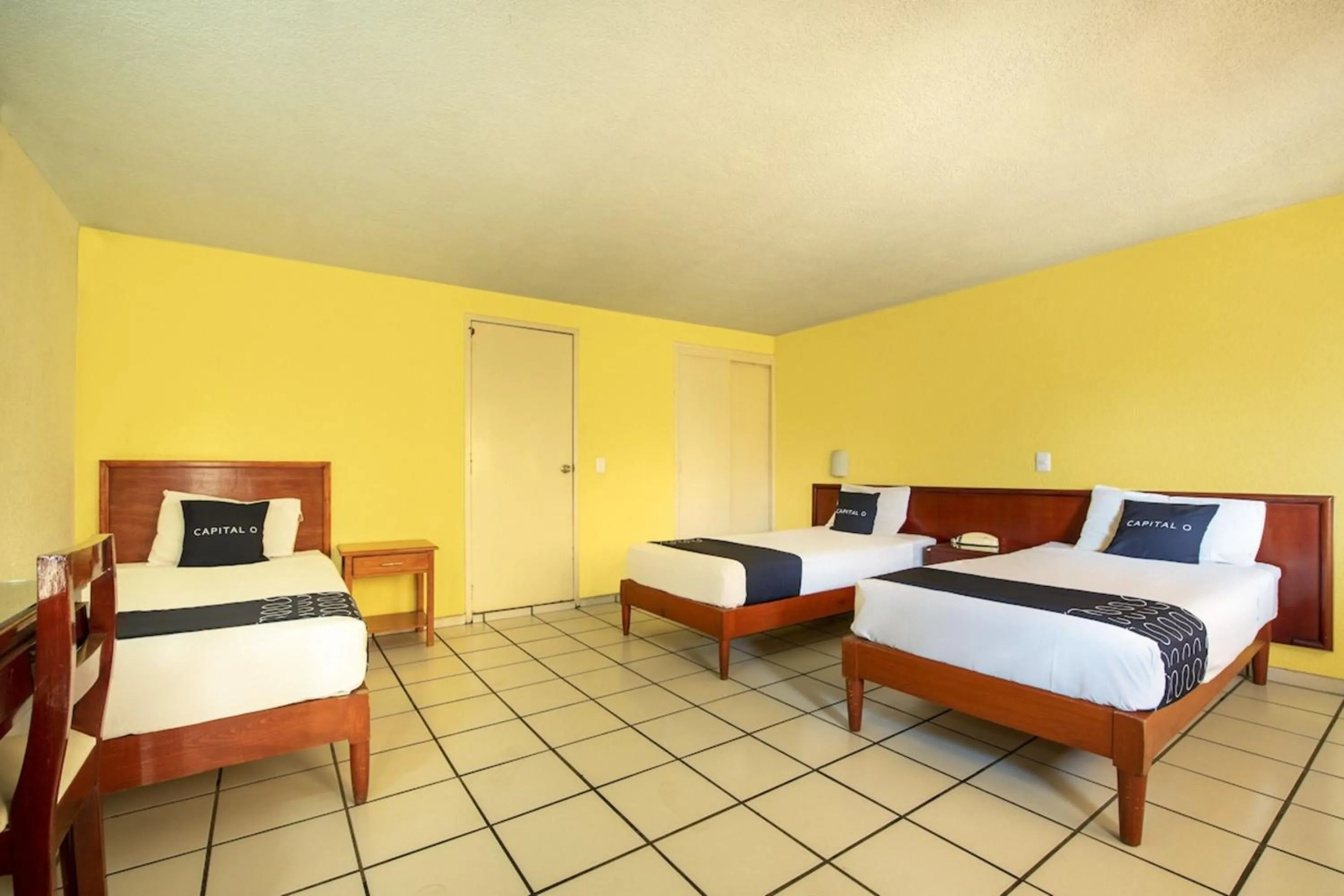 Bedroom, Bed in Capital O Colón, Ciudad Guzmán Jalisco