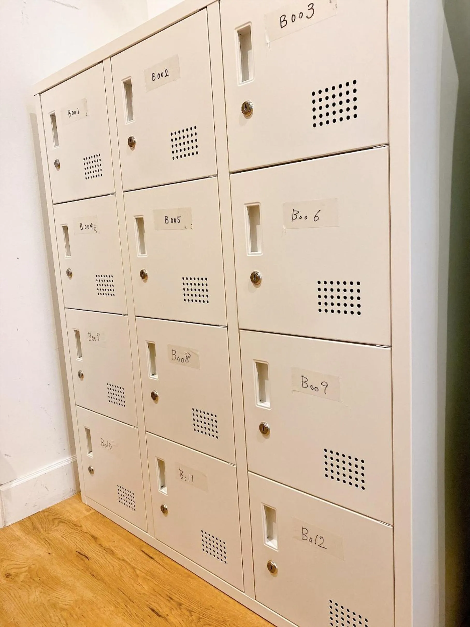 THE NEXT DOOR Dormitory & Private Hostel