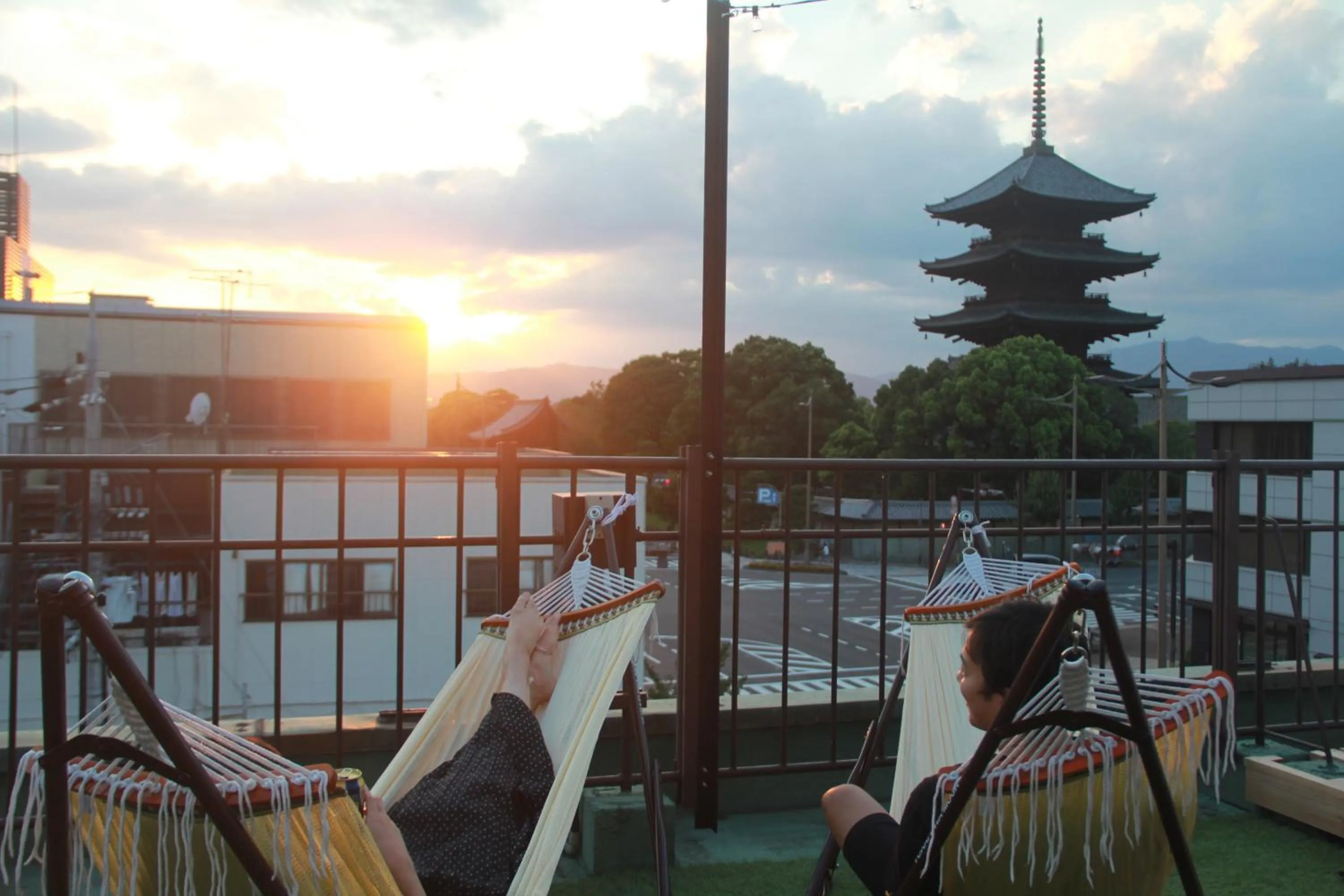 THE NEXT DOOR Dormitory & Private Hostel